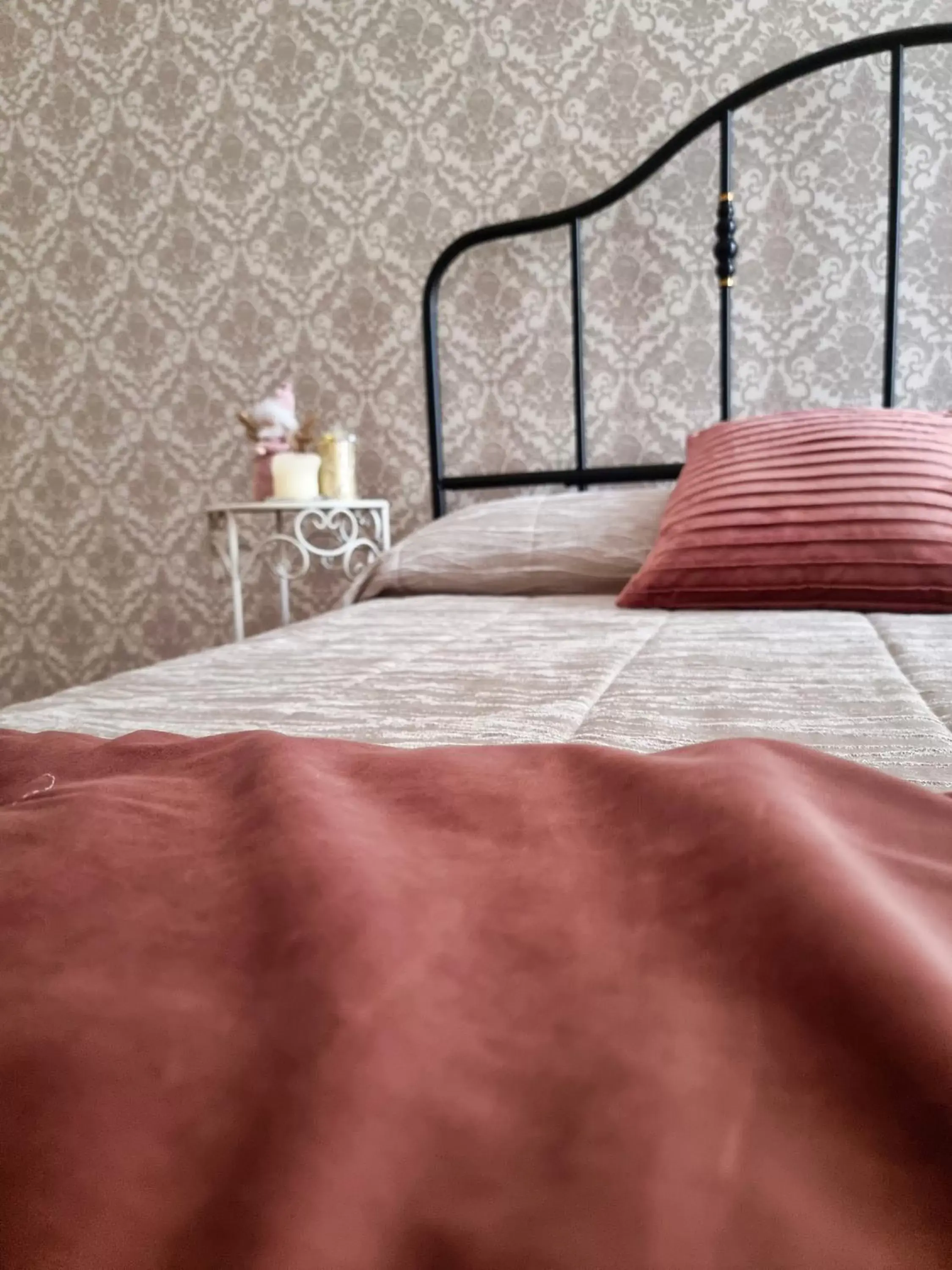 Decorative detail, Bed in "Il Cantuccio di Gioia" B&B