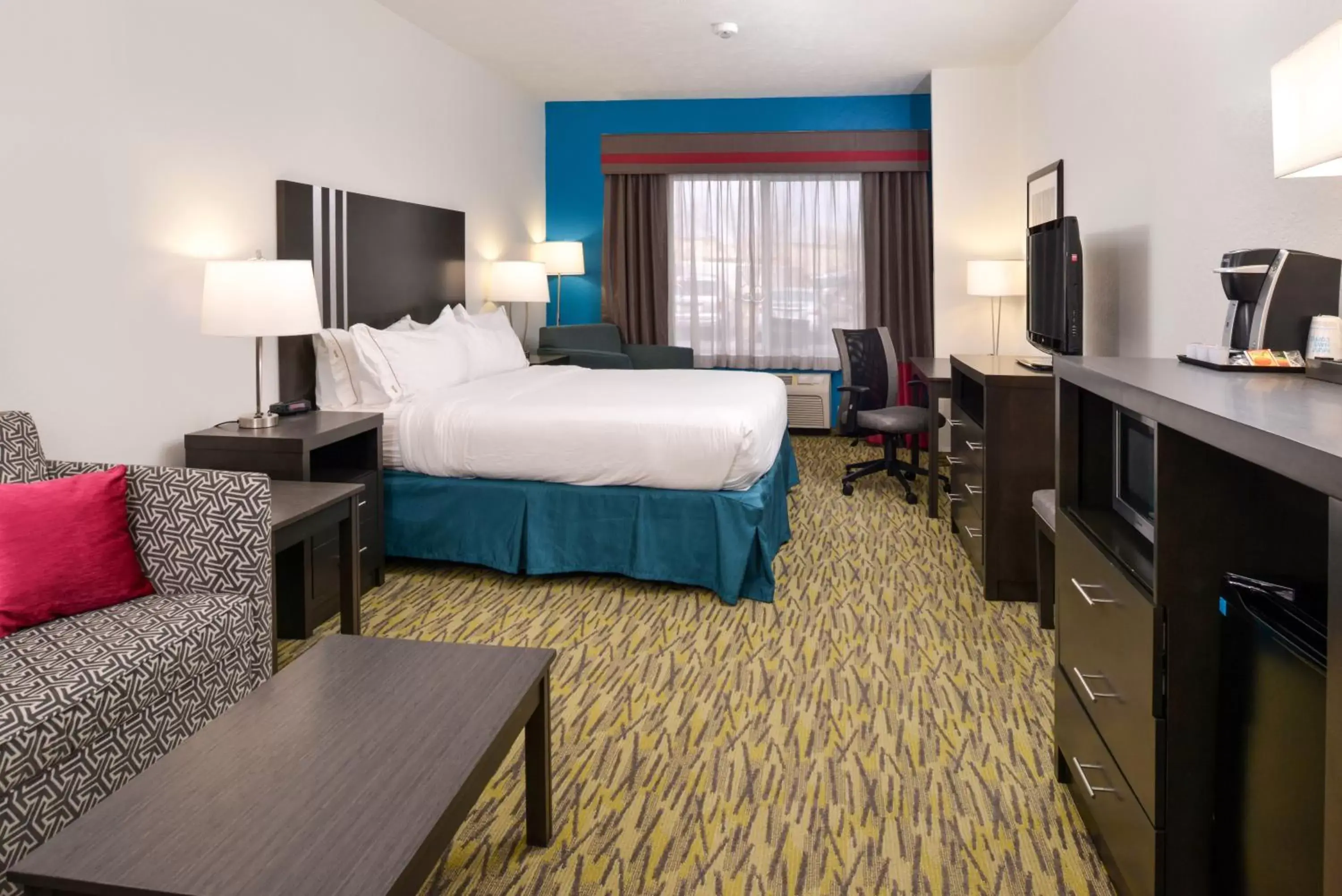 Photo of the whole room in Holiday Inn Express Hotel & Suites Omaha West, an IHG Hotel
