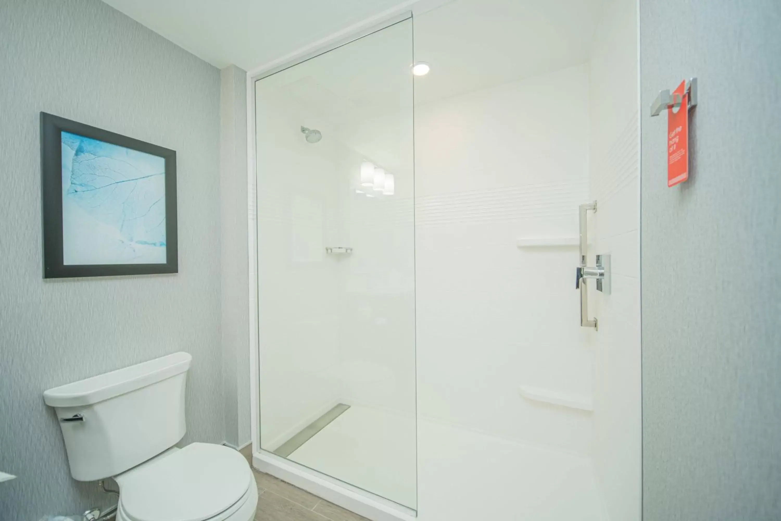 Bathroom in TownePlace Suites by Marriott Brantford and Conference Centre