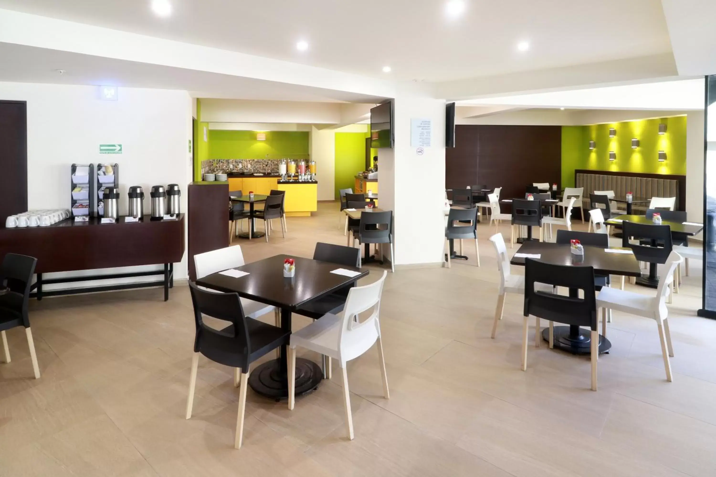 Breakfast, Restaurant/Places to Eat in Holiday Inn Express Mexico Aeropuerto, an IHG Hotel