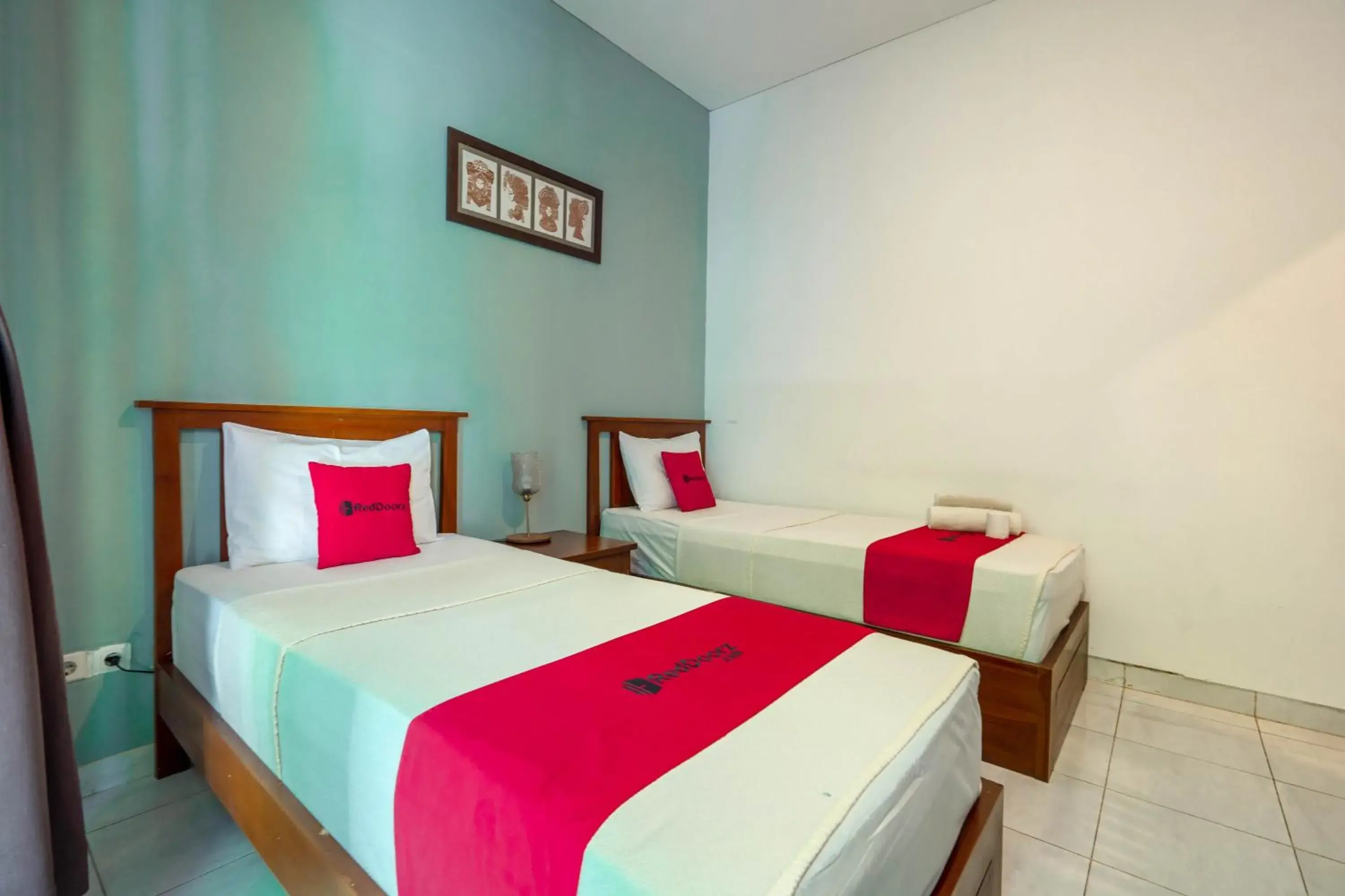 Bedroom, Bed in RedDoorz near Pantai Sanur Bali