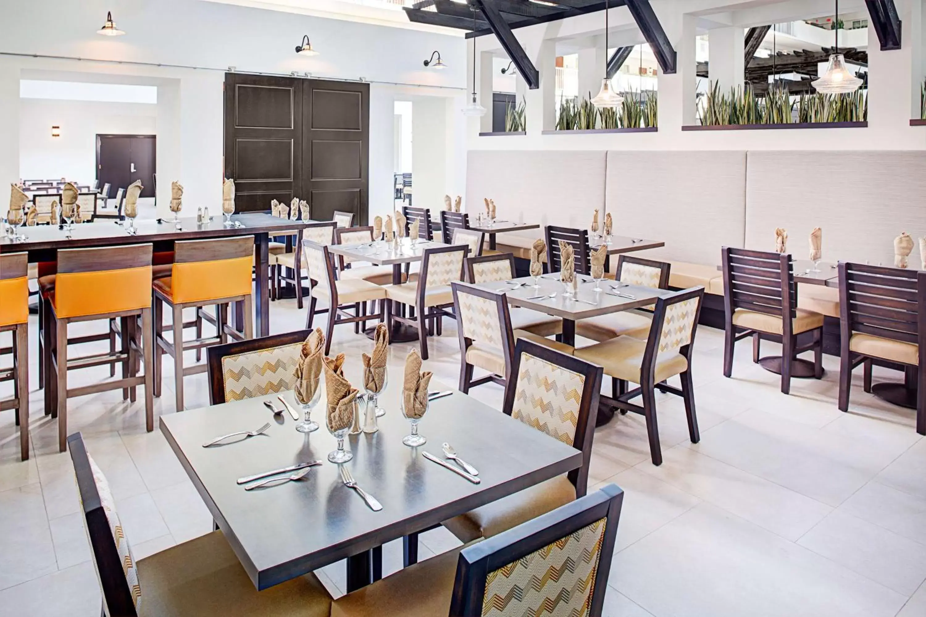Breakfast, Restaurant/Places to Eat in Embassy Suites by Hilton Destin Miramar Beach