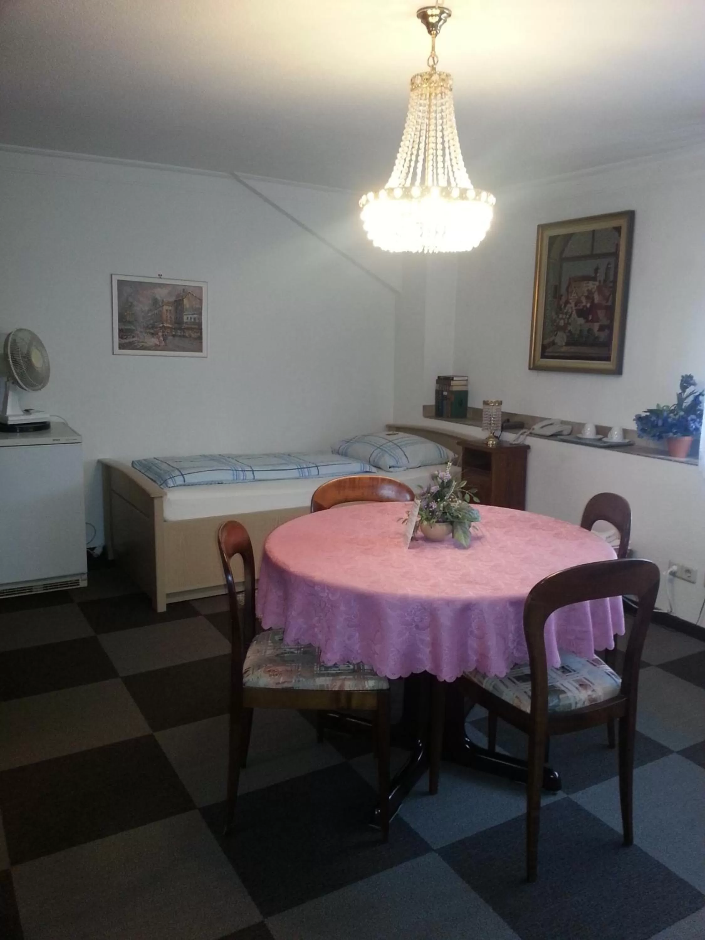 Photo of the whole room in Am Hallenbad Hotel garni