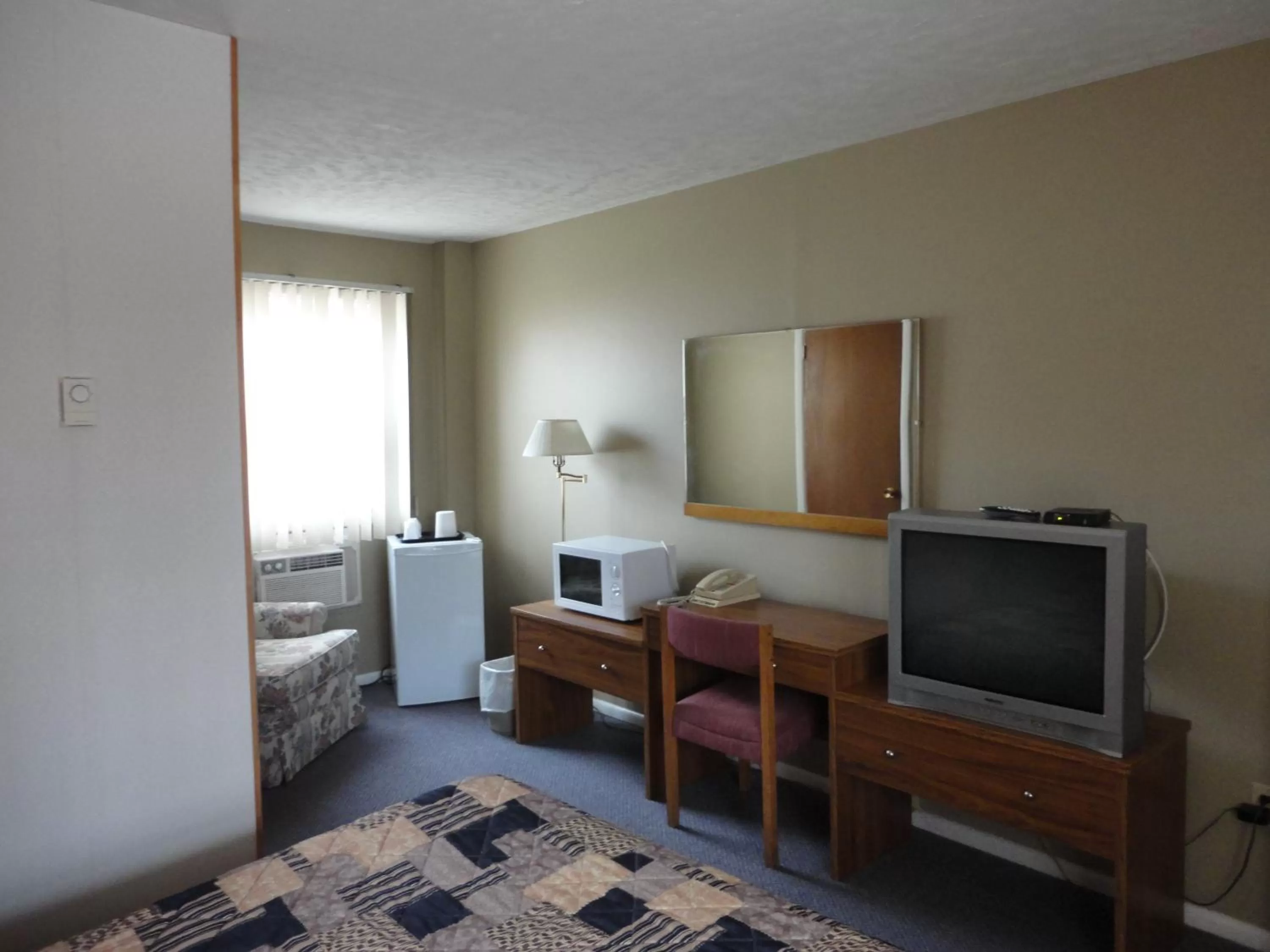 Day, Bed in Hipwell's Motel