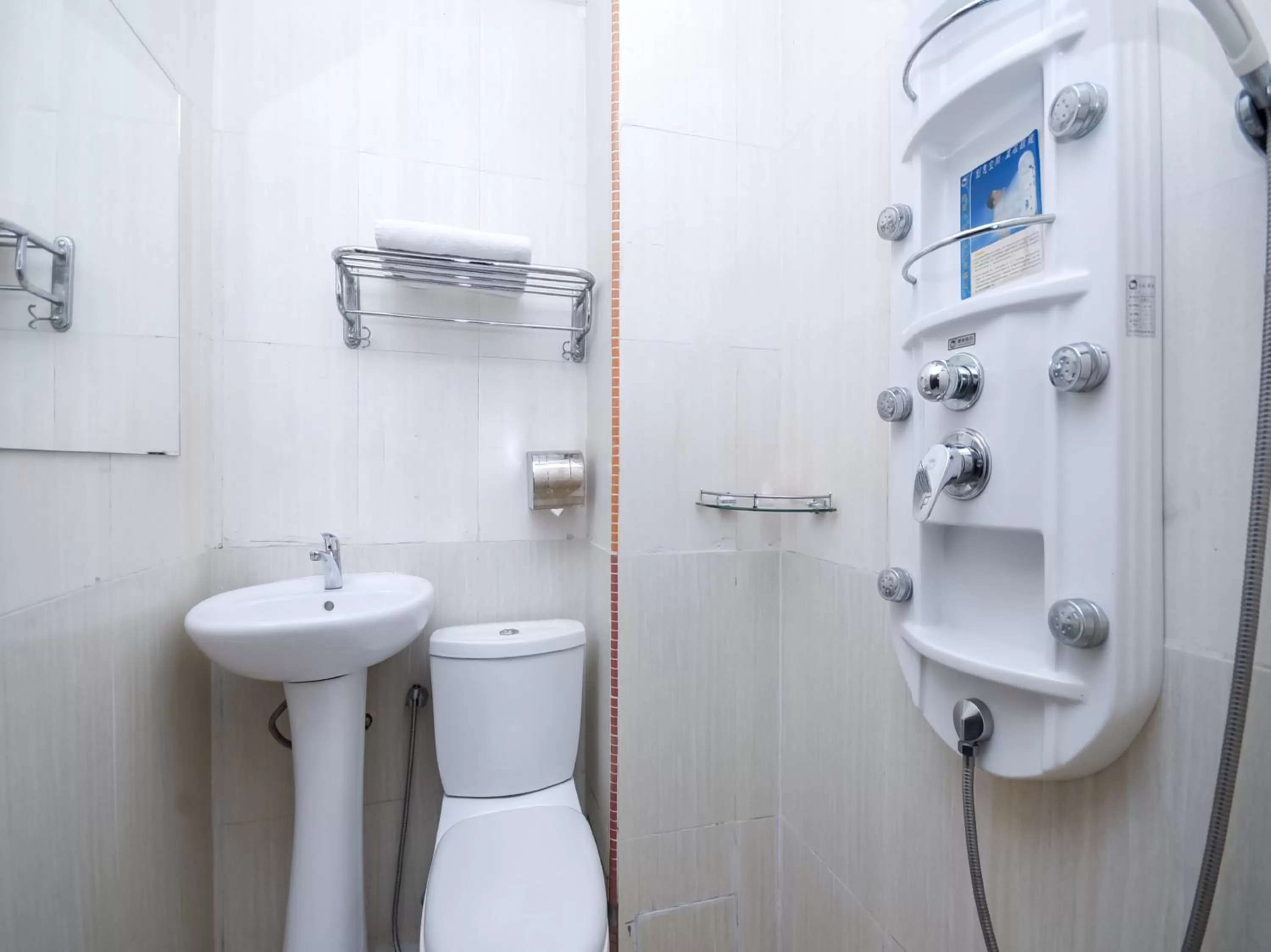 Bathroom in Kenyalang Suite