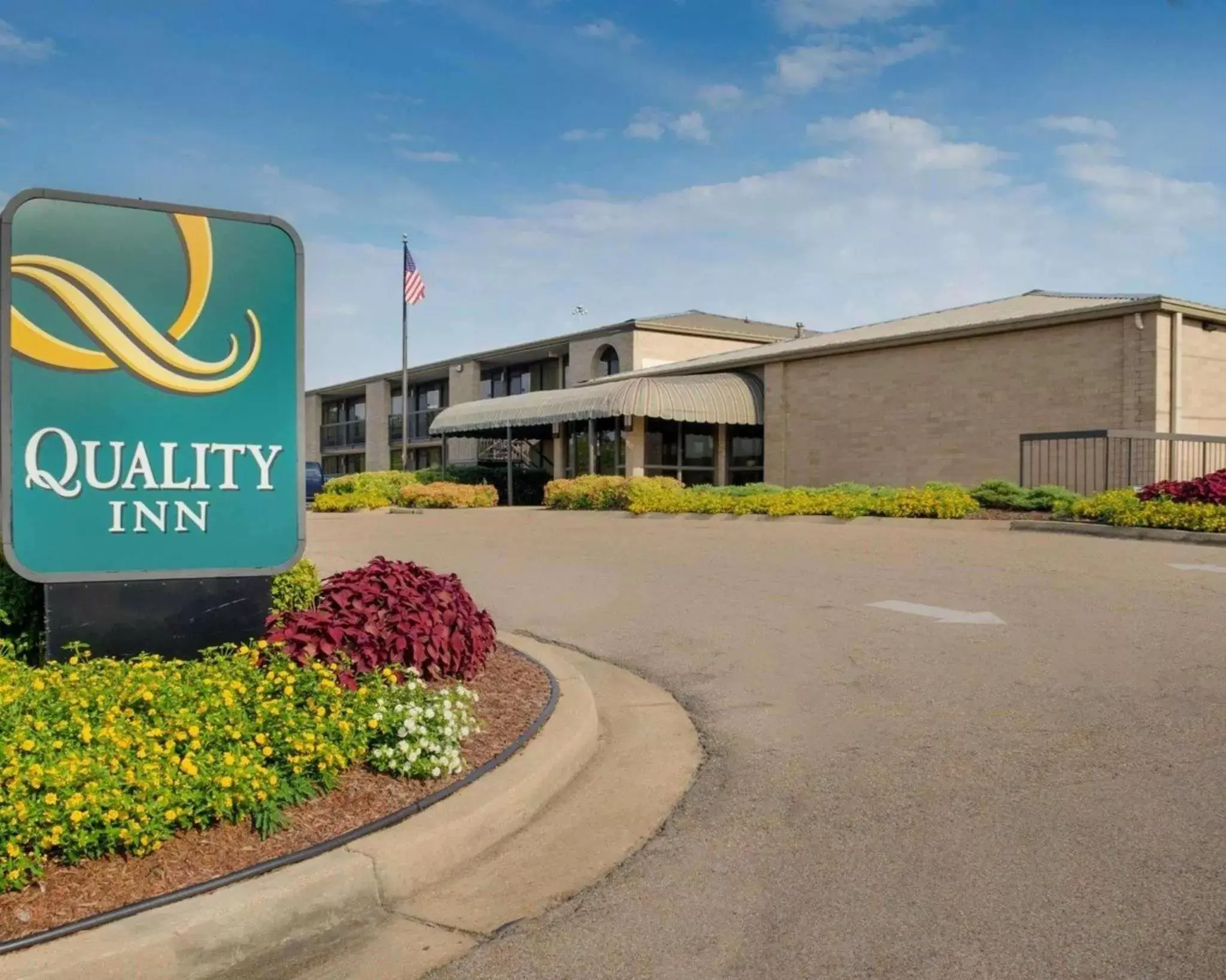 Property building, Property Logo/Sign in Quality Inn Columbus