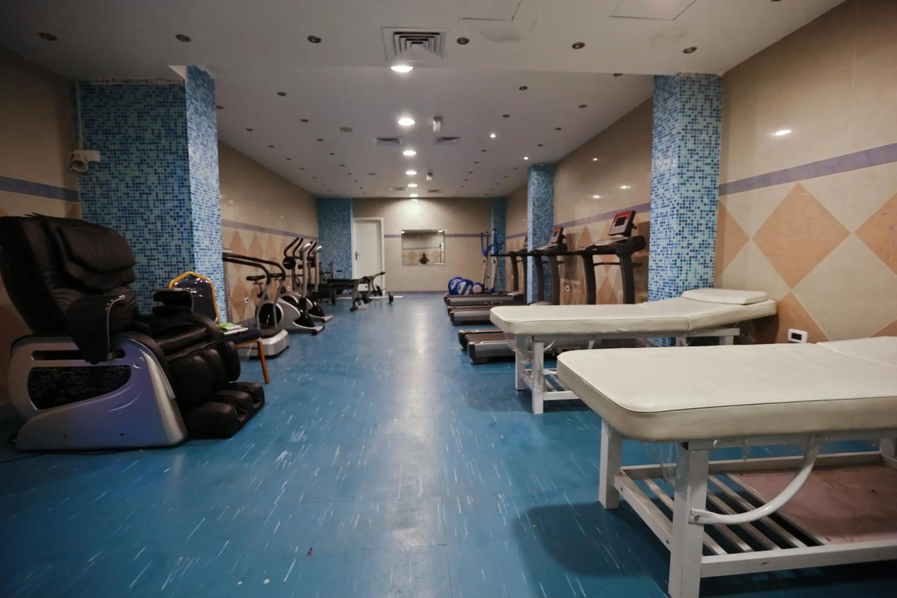 Fitness centre/facilities, Restaurant/Places to Eat in Al Thuraya Hotel
