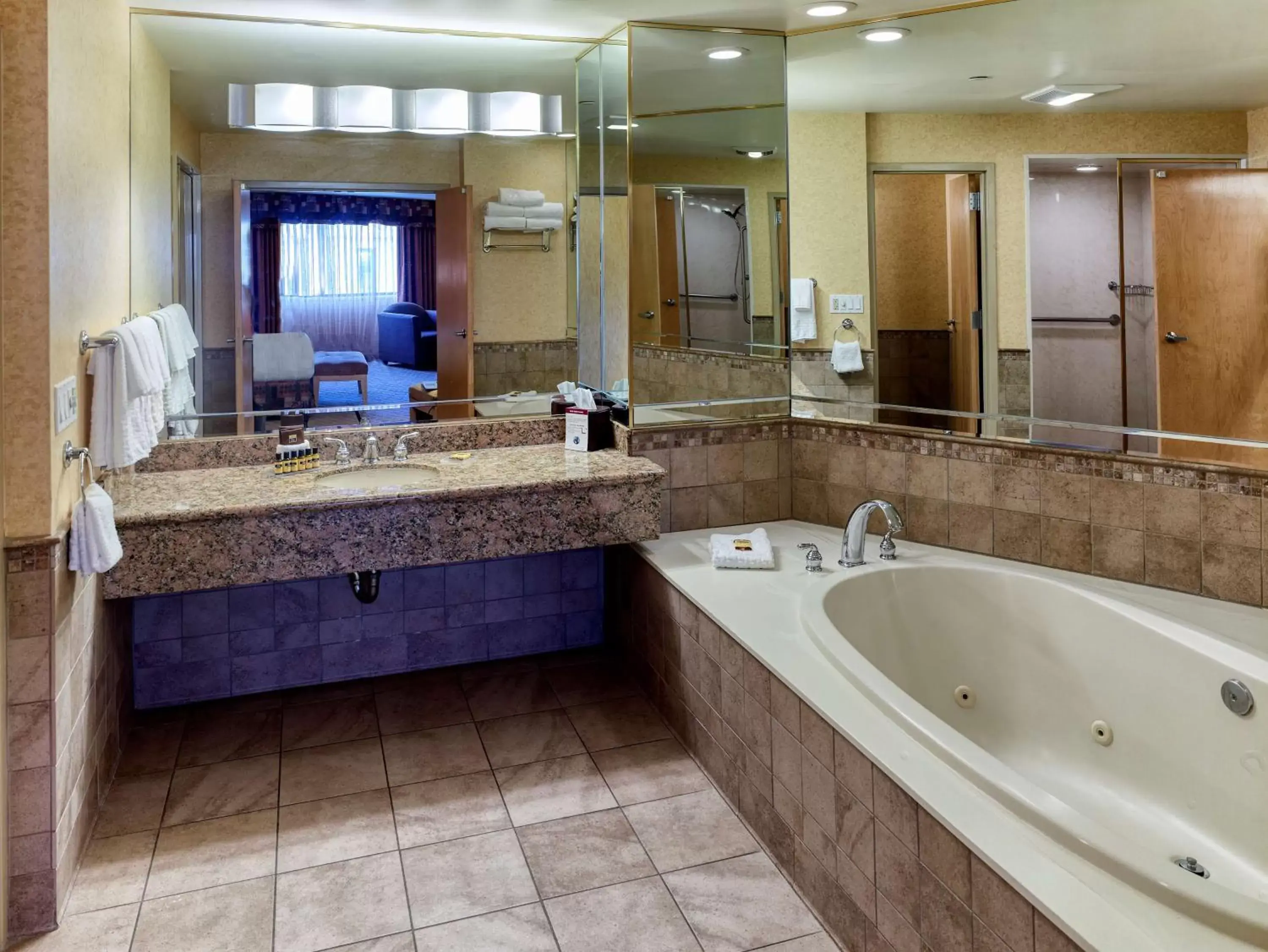 Bathroom in Squire Resort at the Grand Canyon, BW Signature Collection