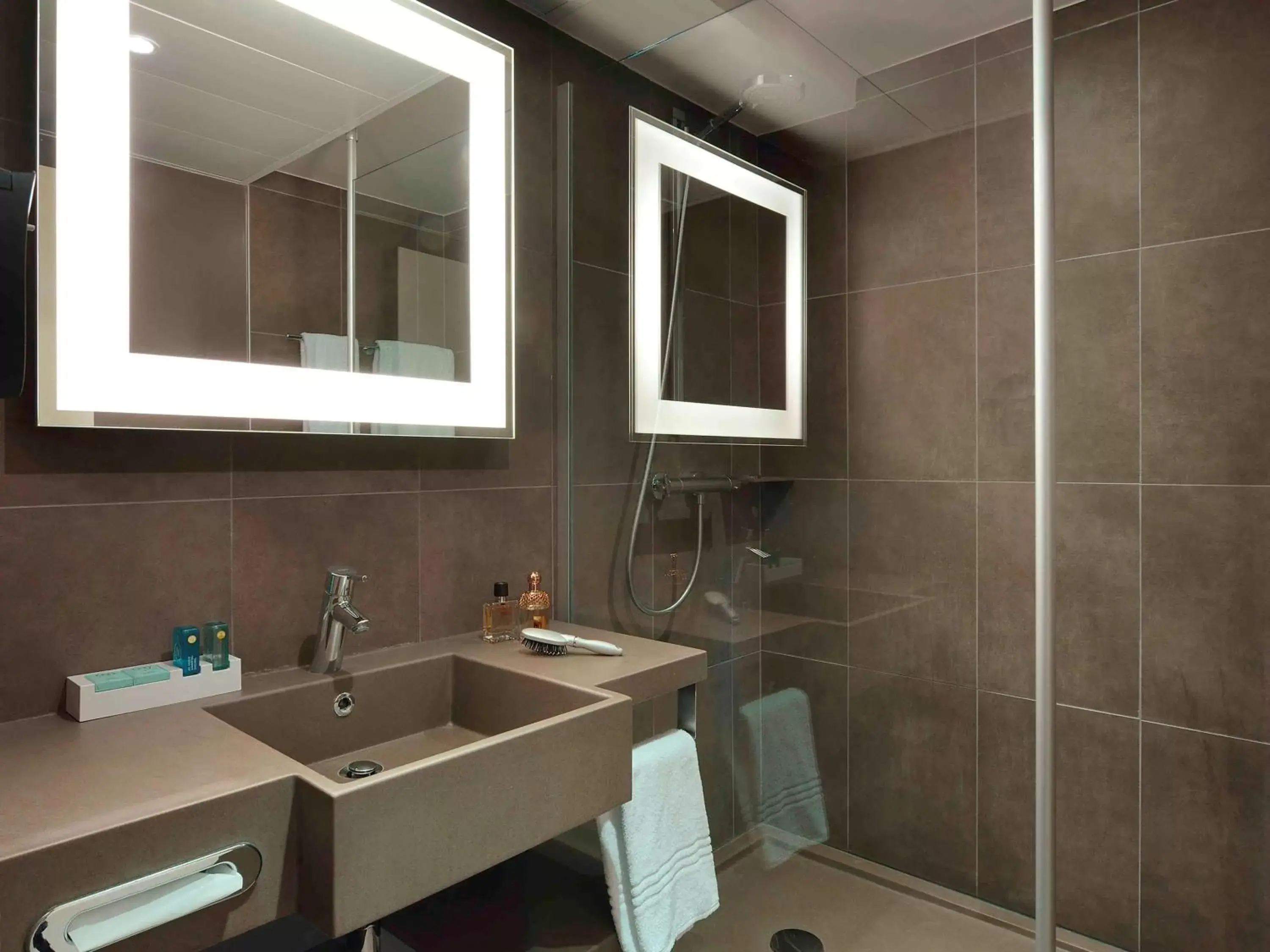 Photo of the whole room, Bathroom in Novotel Roissy Saint Witz