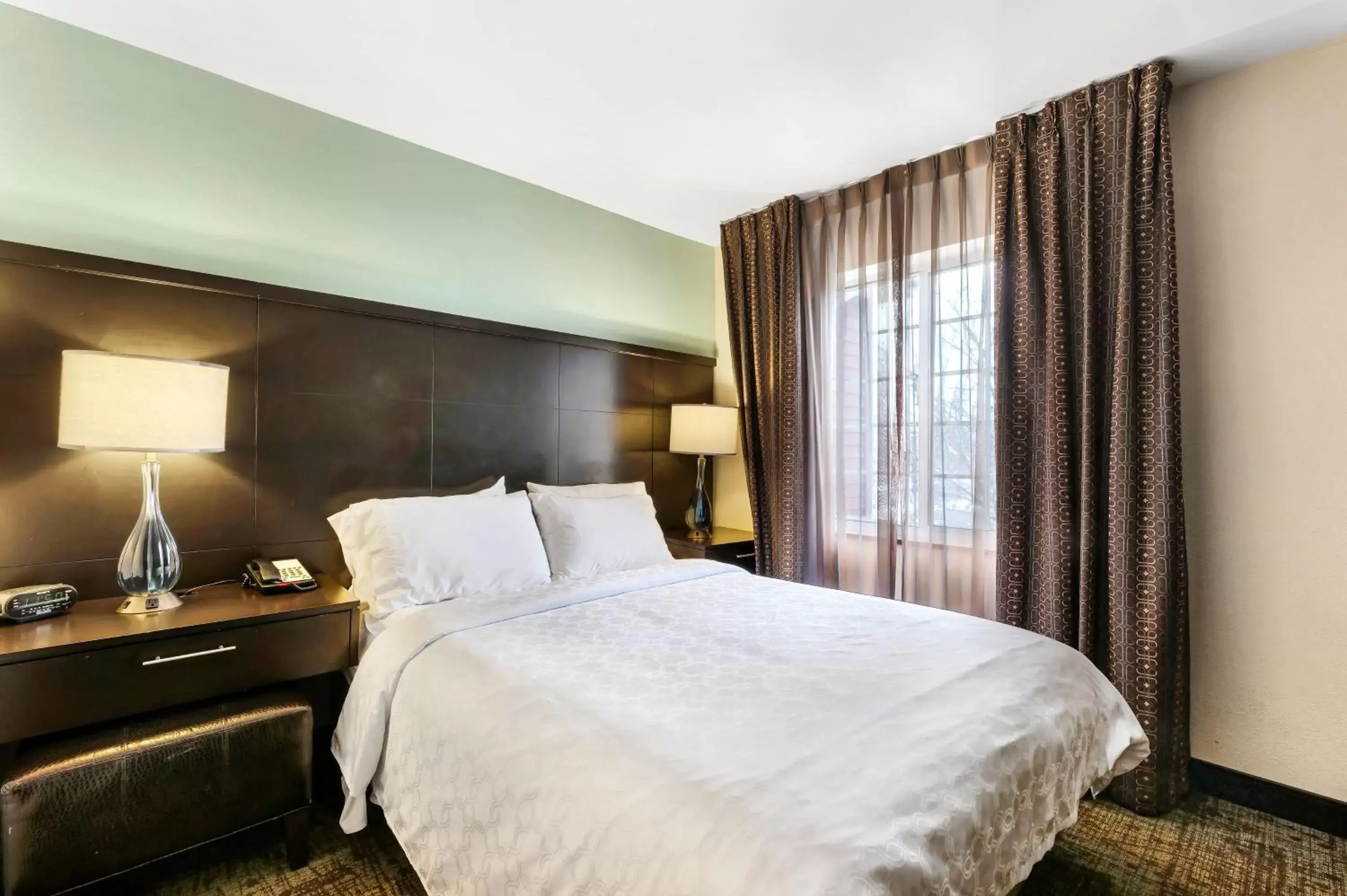 Photo of the whole room, Bed in Staybridge Suites-Philadelphia/Mount Laurel, an IHG Hotel