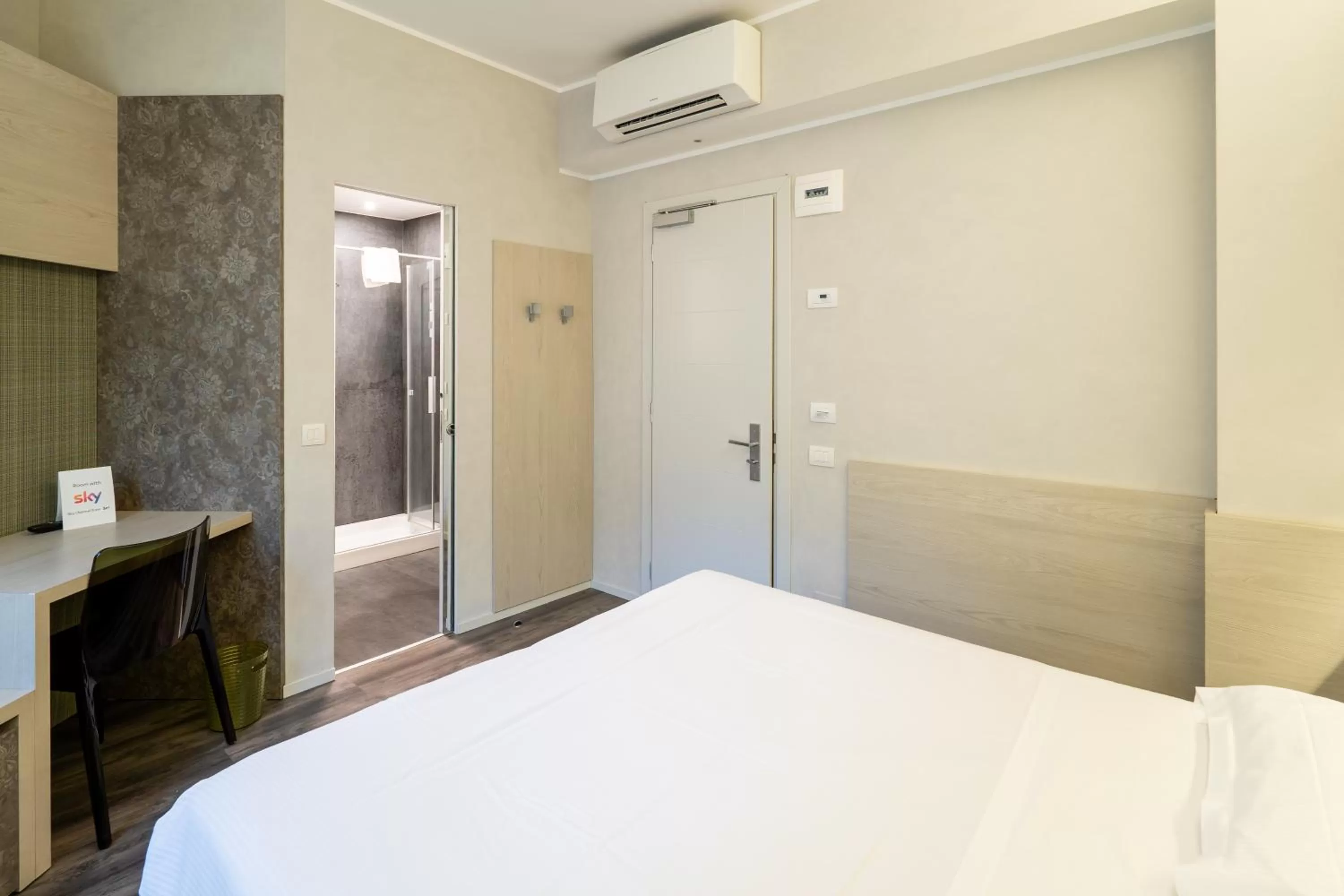 Bed in Hotel Des Etrangers