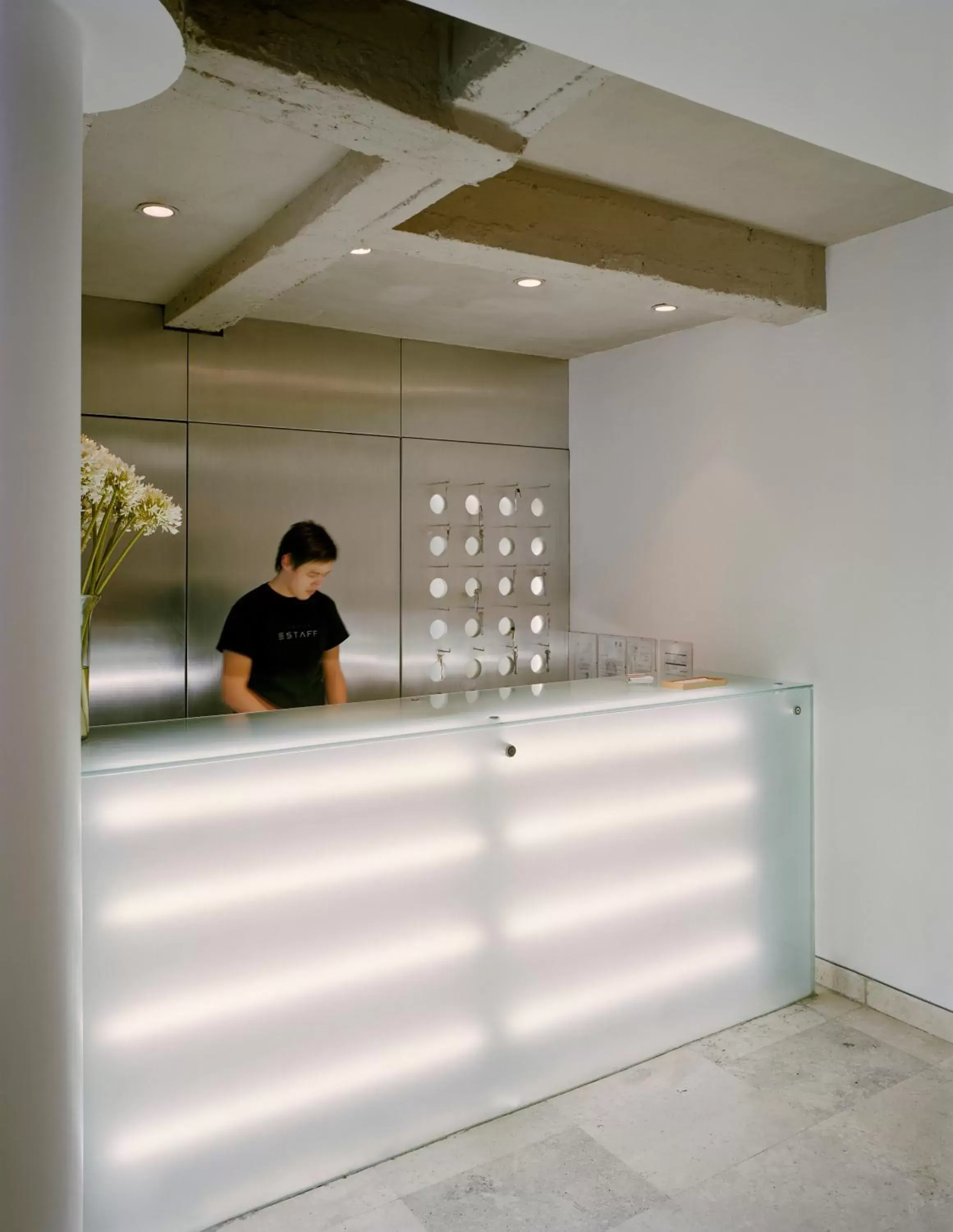 Lounge or bar, Staff in Habita, Mexico City, a Member of Design Hotels