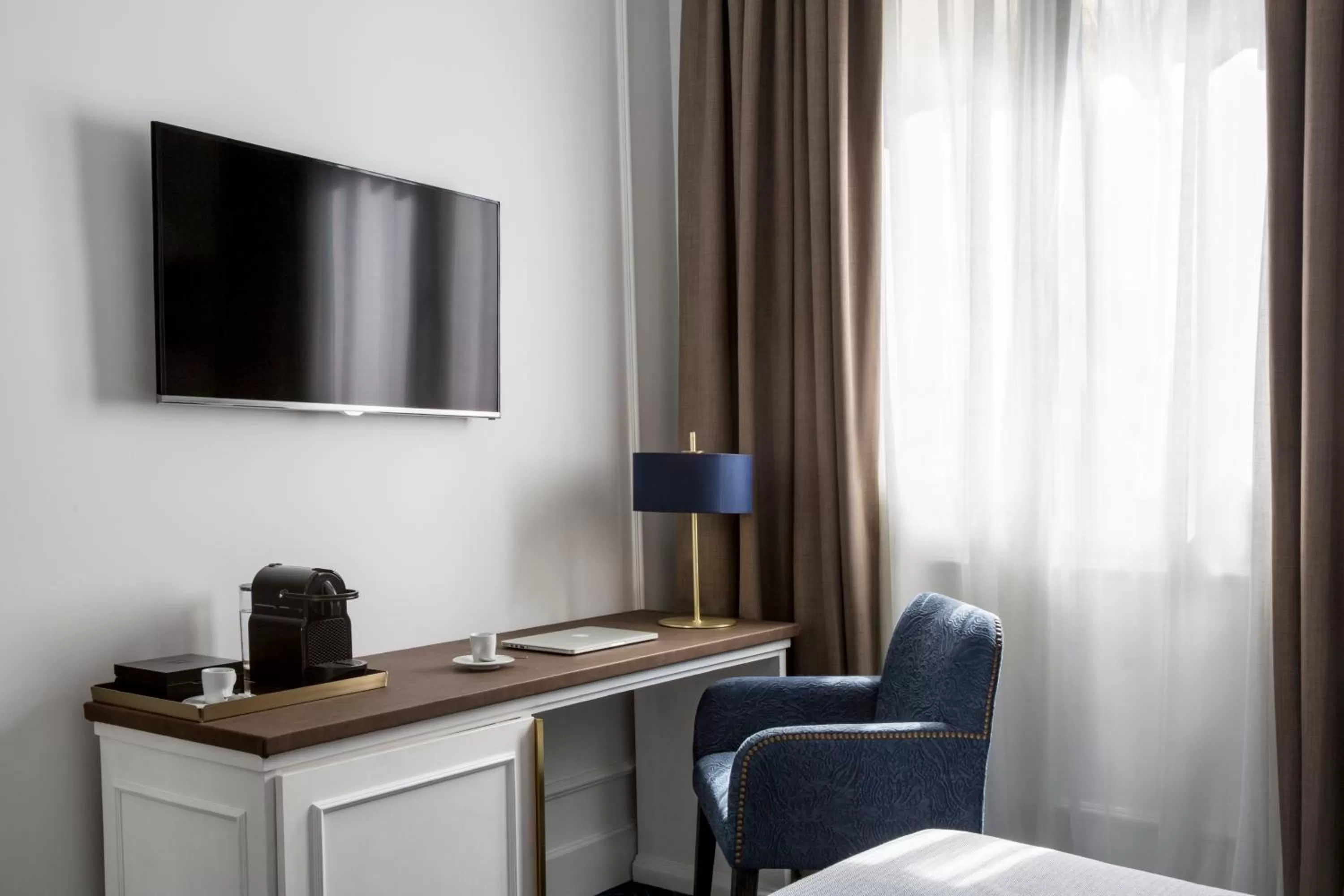 Bedroom, Bed in Hotel Midmost by Majestic Hotel Group