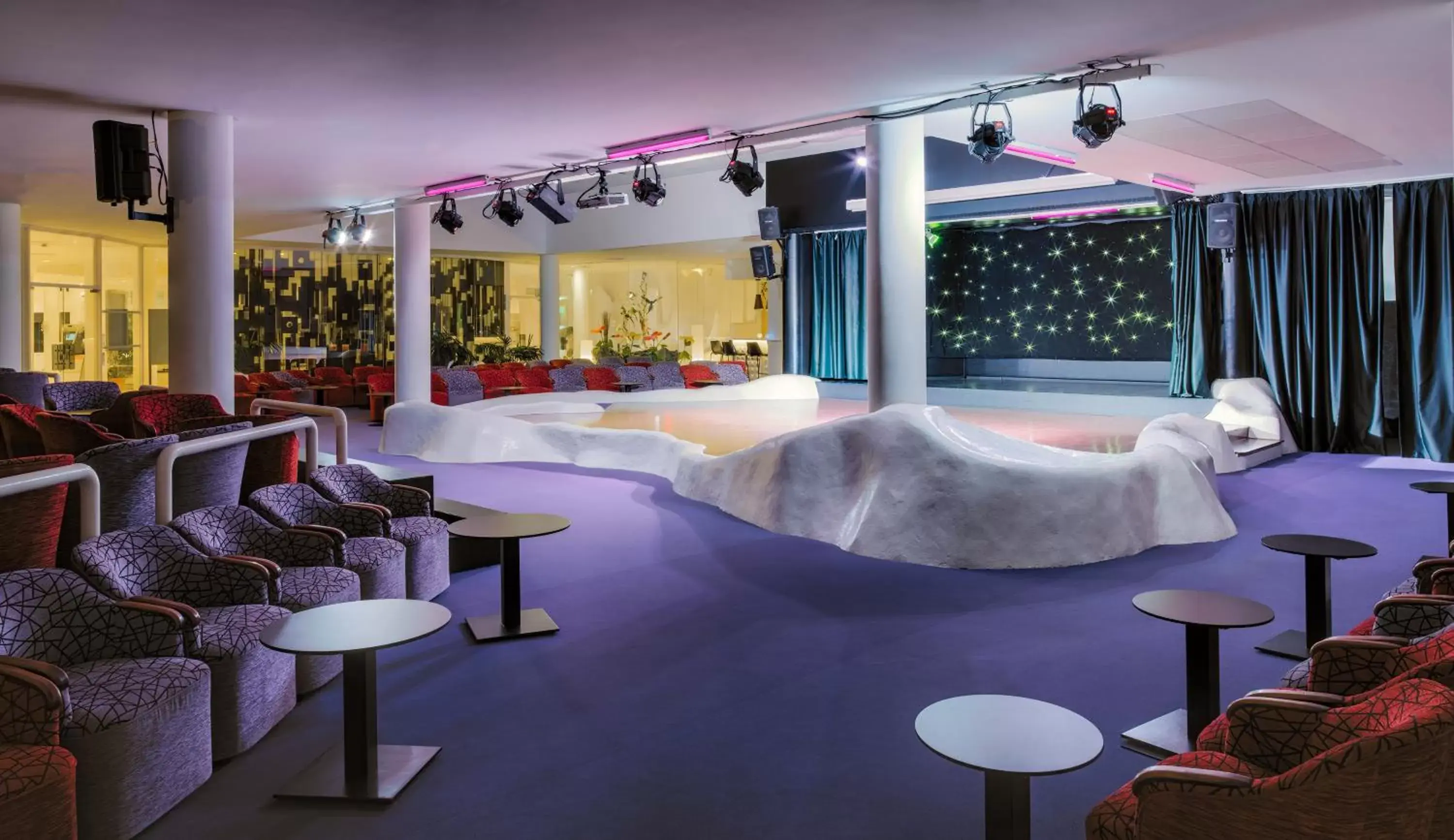Lounge or bar in H10 Suites Lanzarote Gardens