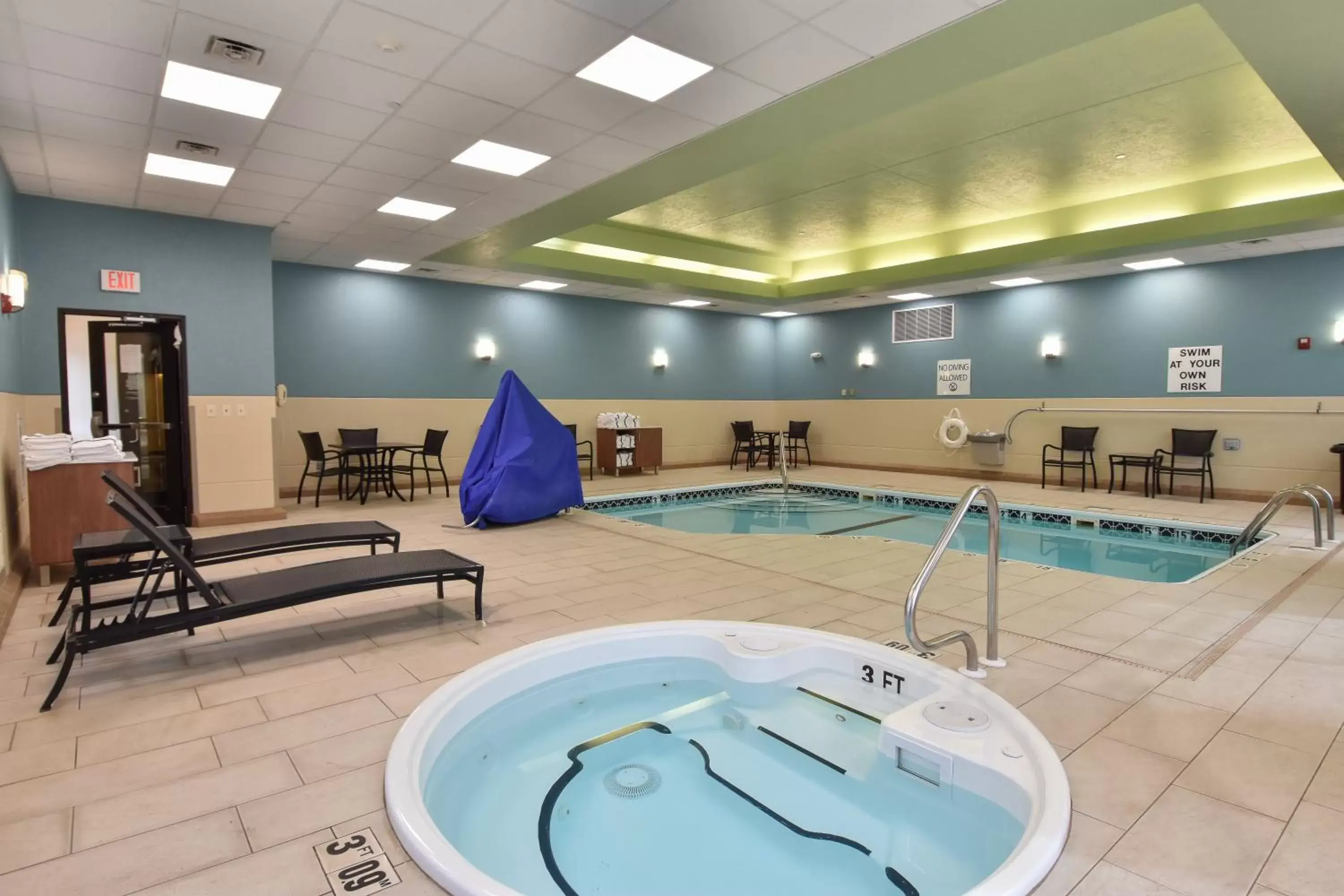 Swimming Pool in Holiday Inn Express and Suites Springfield Medical District, an IHG Hotel
