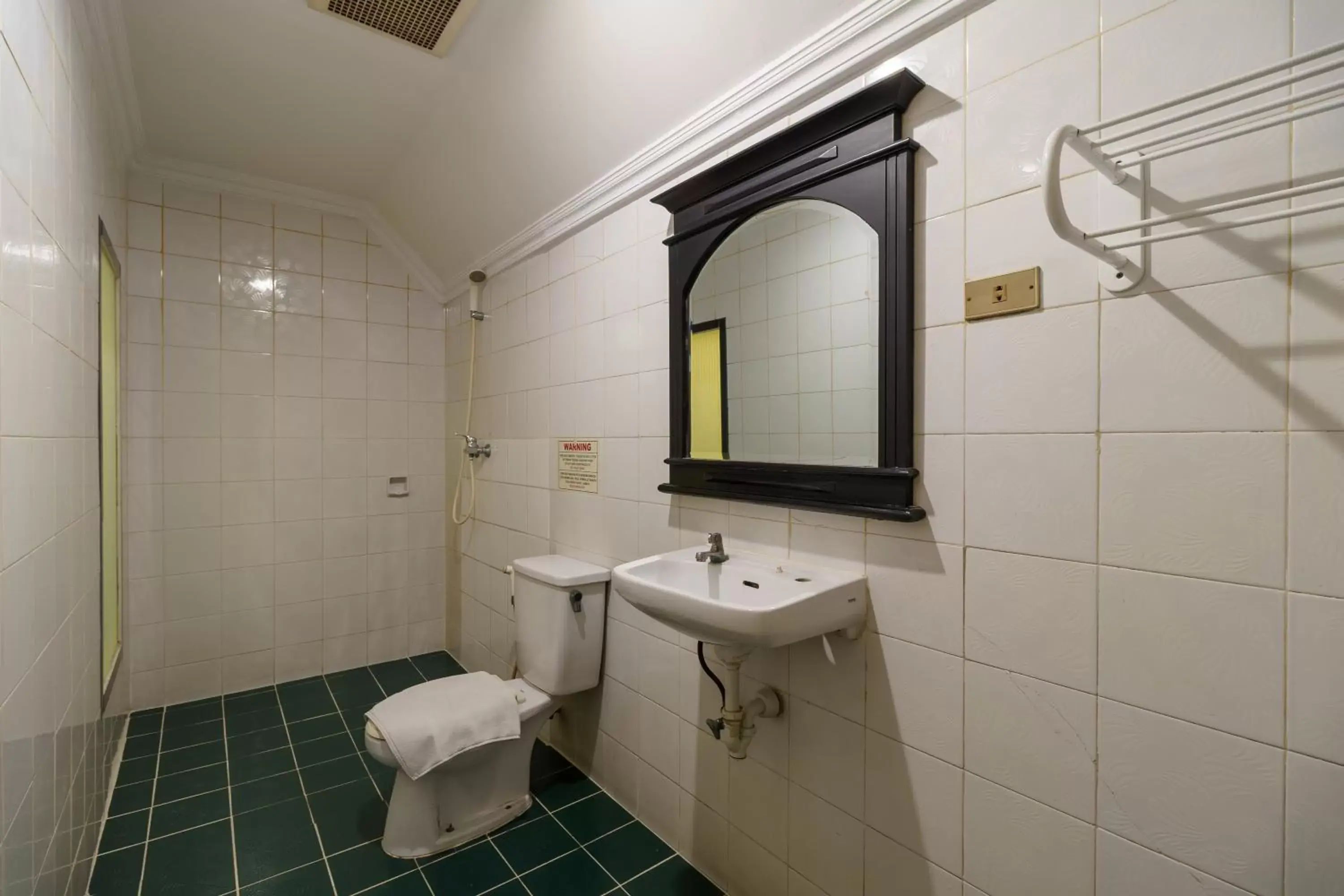 Bathroom in RedDoorz Plus near Ancol