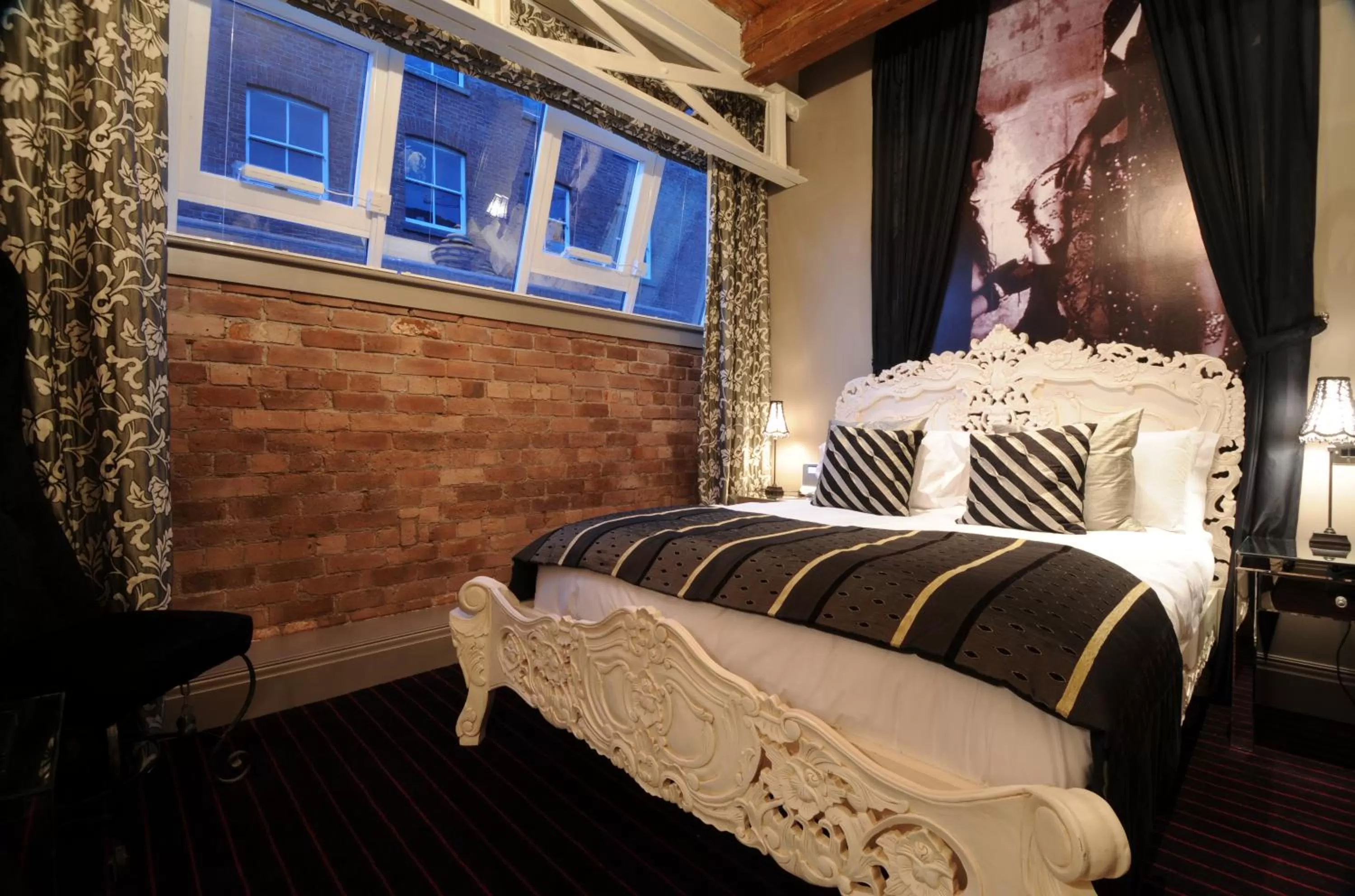 Bed in Velvet Hotel Manchester, WorldHotels Crafted