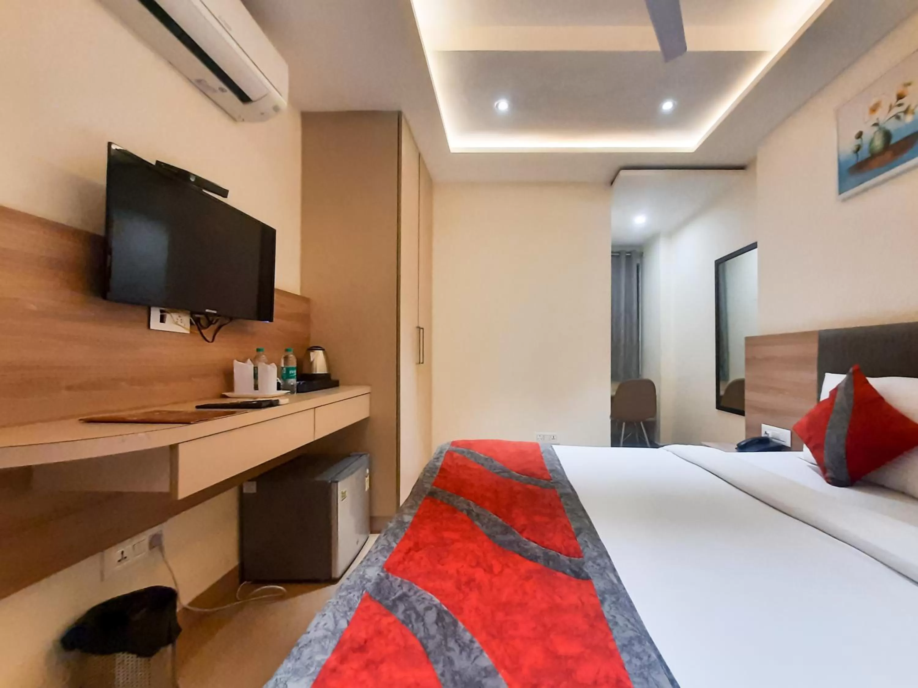 Bedroom, Bed in Hotel Tripple Tree - Karol Bagh