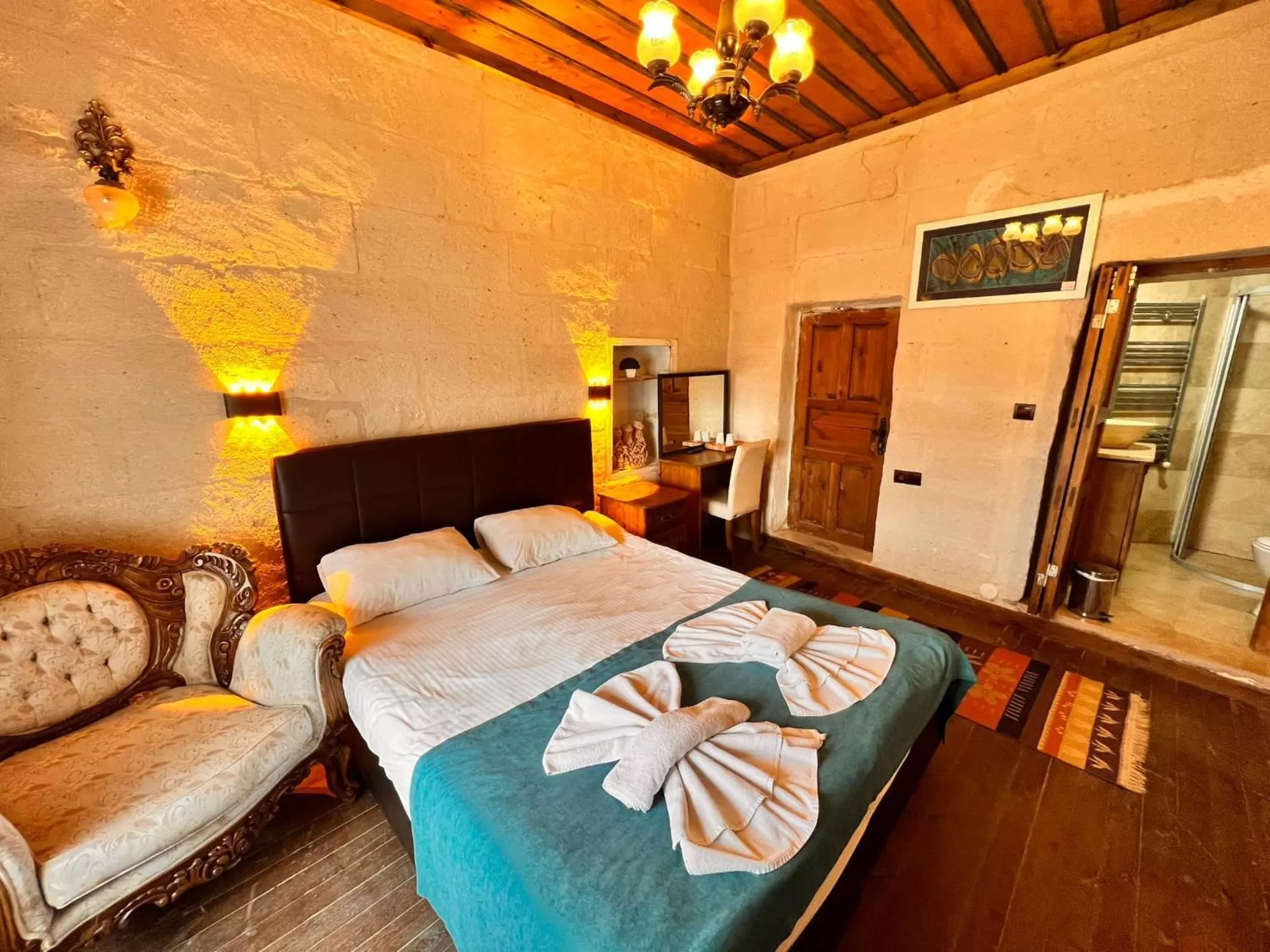 Photo of the whole room, Bed in 7 Oda Kapadokya Cave Hotel