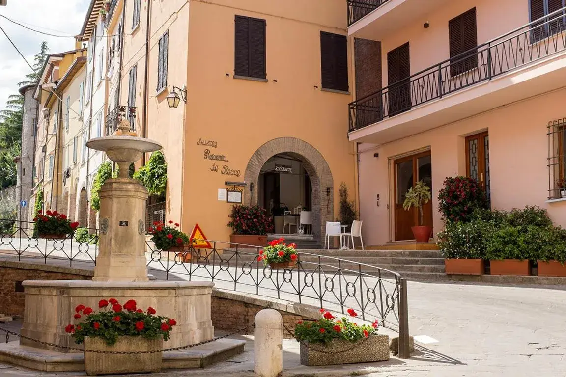 Facade/entrance, Property Building in Albergo La Rocca