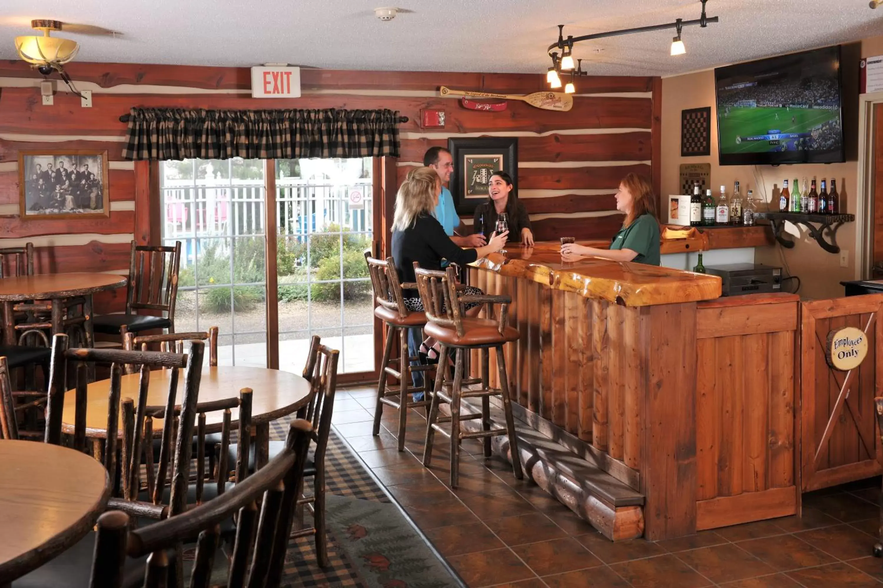 Lounge or bar in Stoney Creek Inn Quincy