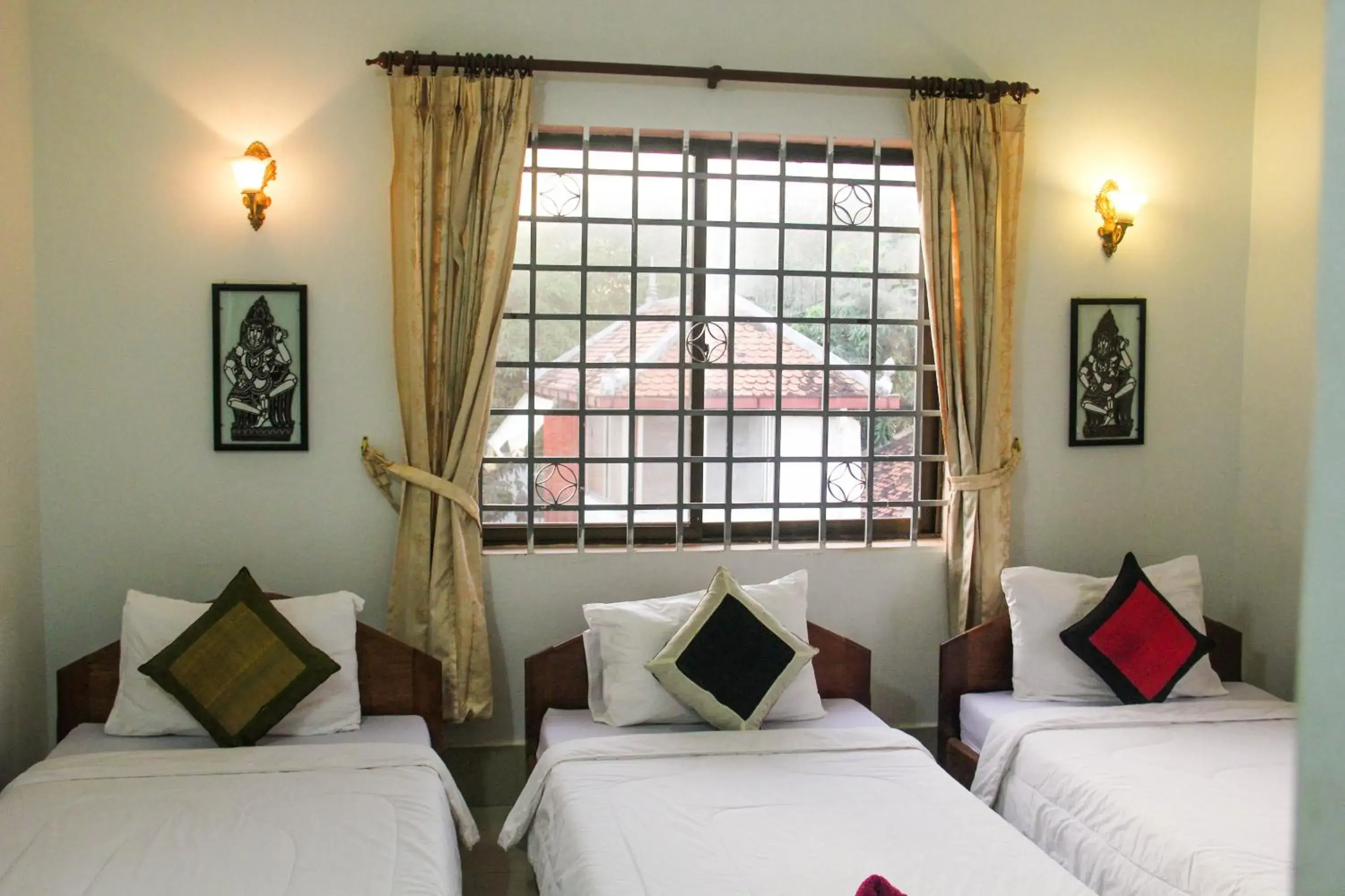 Triple Room with Air Conditioning - single occupancy in Tropical Breeze Guesthouse