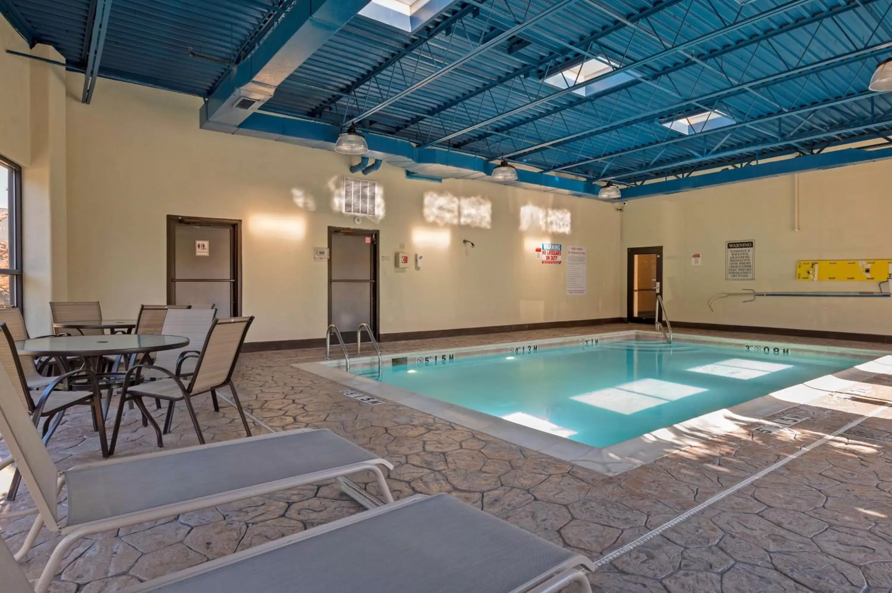 Pool view, Swimming Pool in Best Western Louisville East Inn & Suites