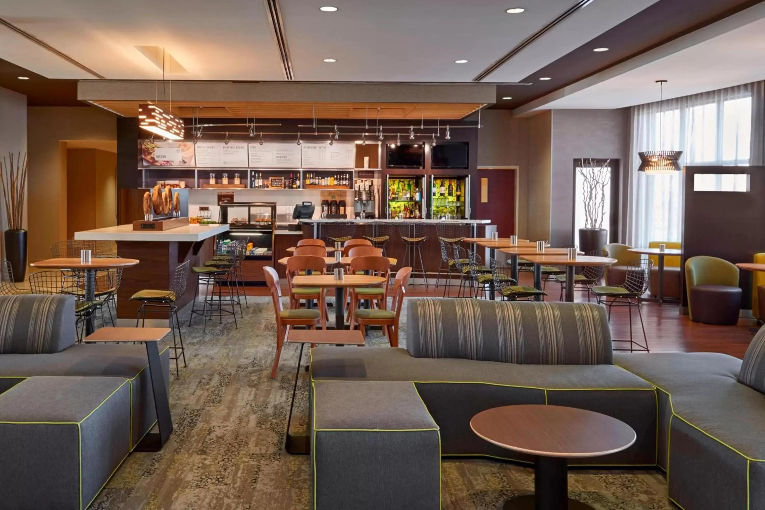 Breakfast, Restaurant/Places to Eat in Courtyard by Marriott Kingston Highway 401