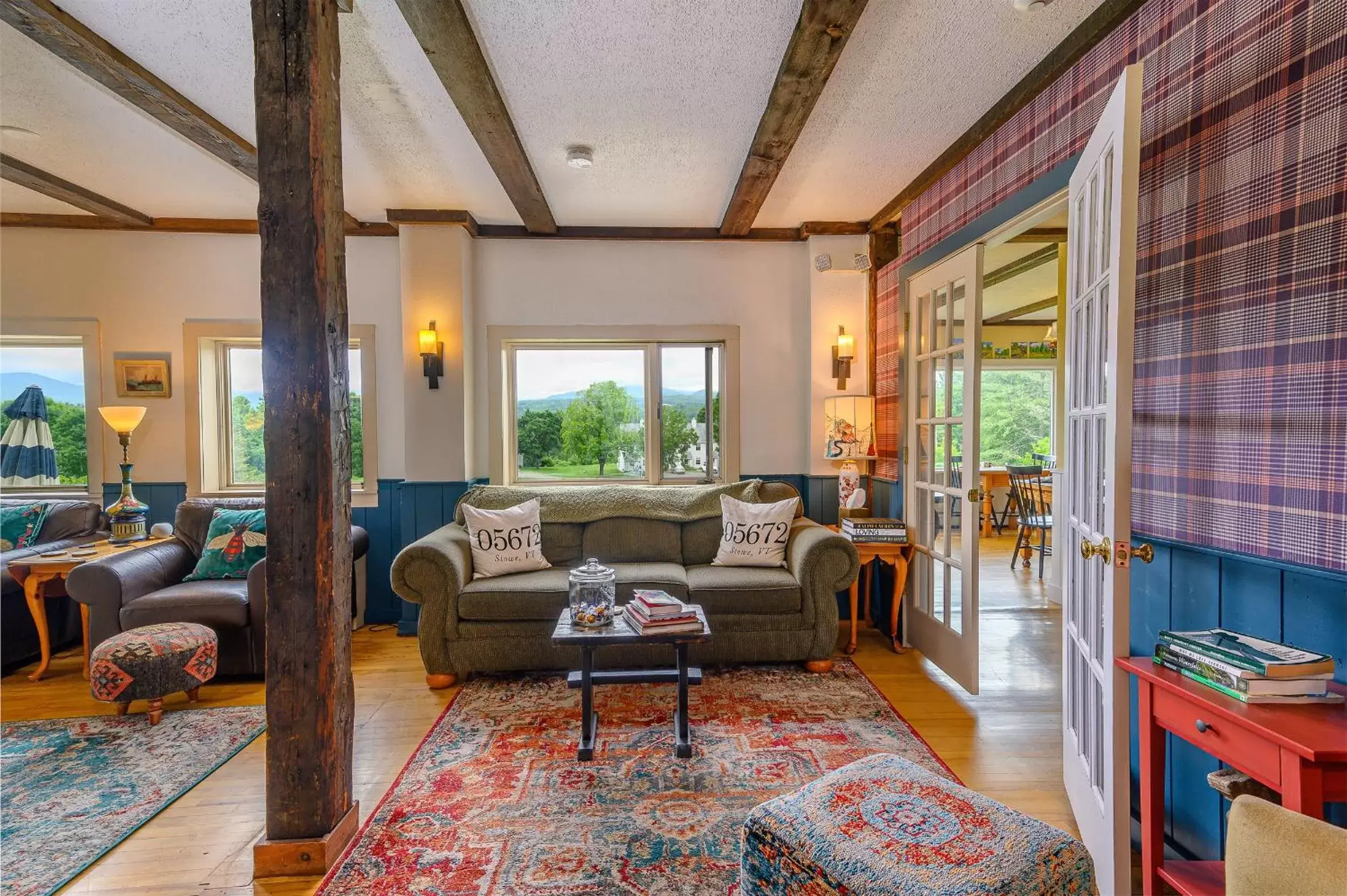 Living room, Seating Area in Brass Lantern Inn