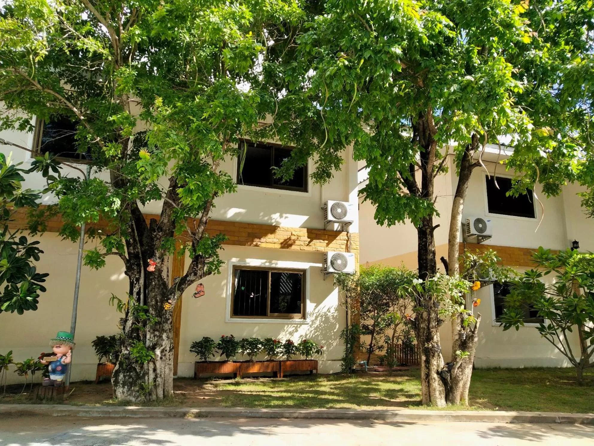 Garden in โรงแรมฟ้าพราวฝน Fah Proud Fon Hotel