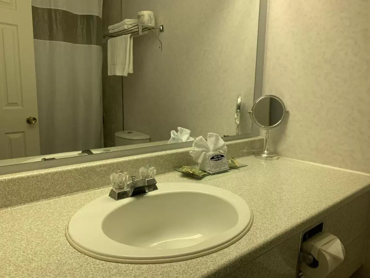 Bathroom in Bancroft Inn & Suites