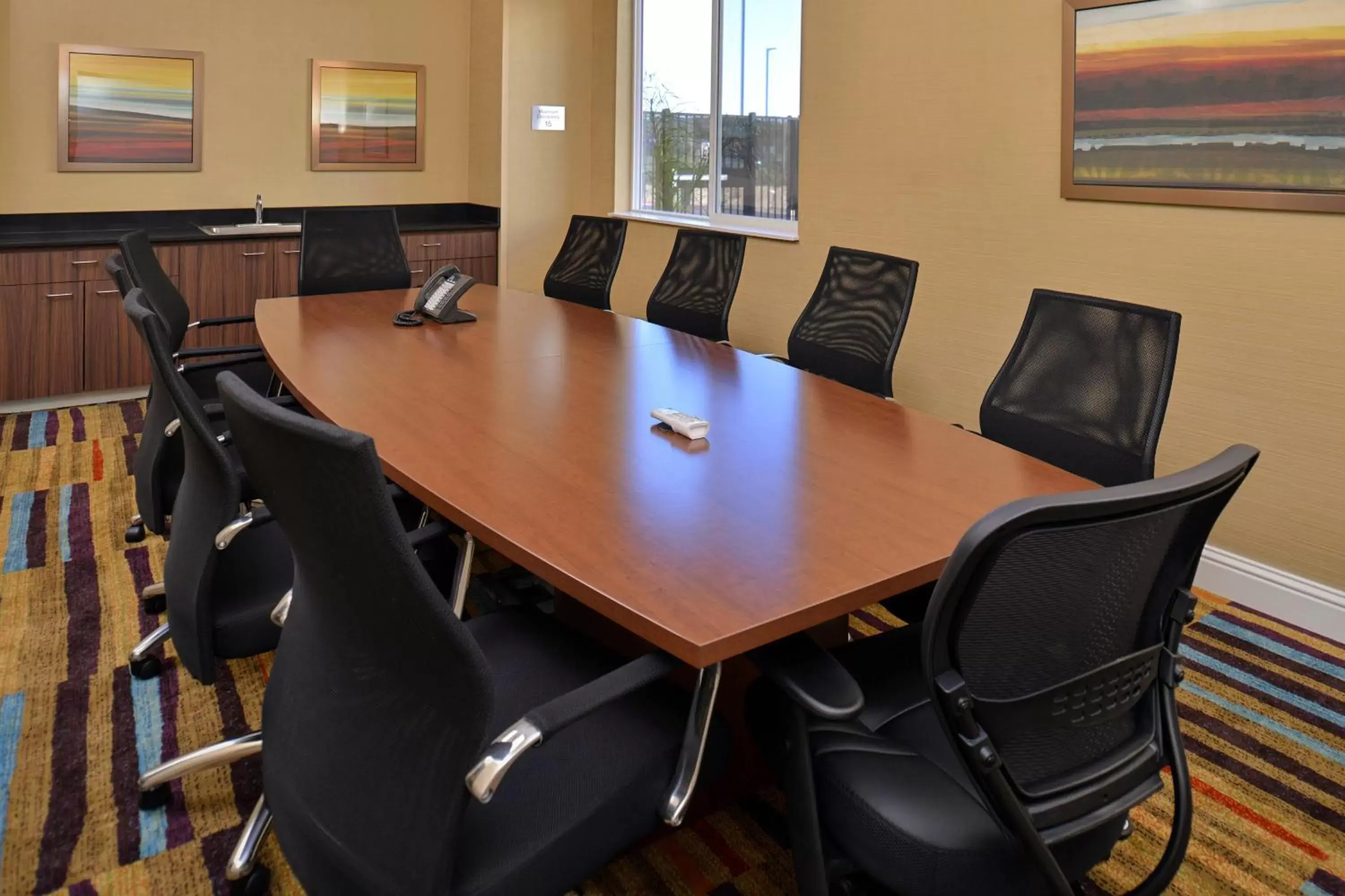 Meeting/conference room in Fairfield Inn & Suites by Marriott Sacramento Airport Woodland