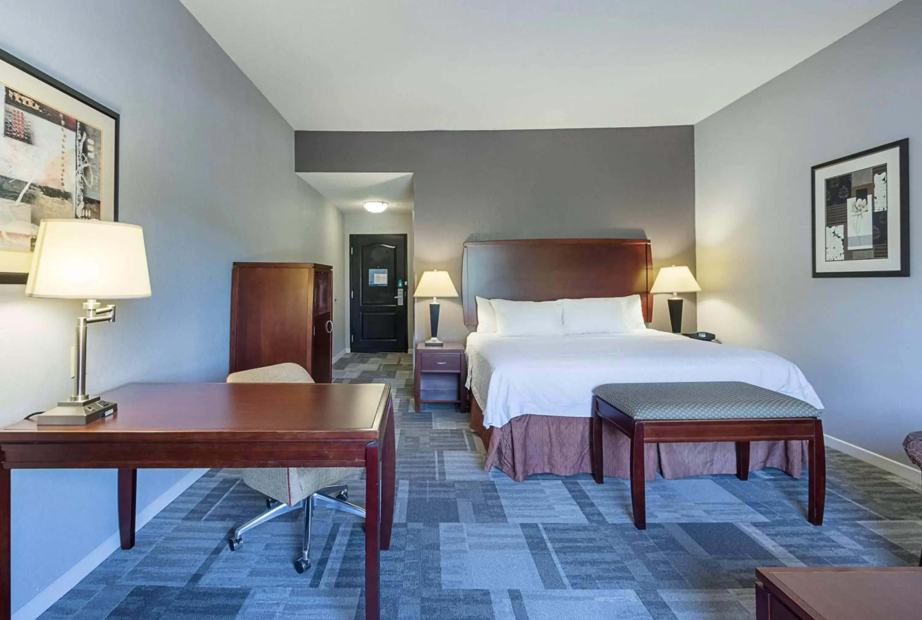 Bed in Hampton Inn and Suites Indianapolis/Brownsburg