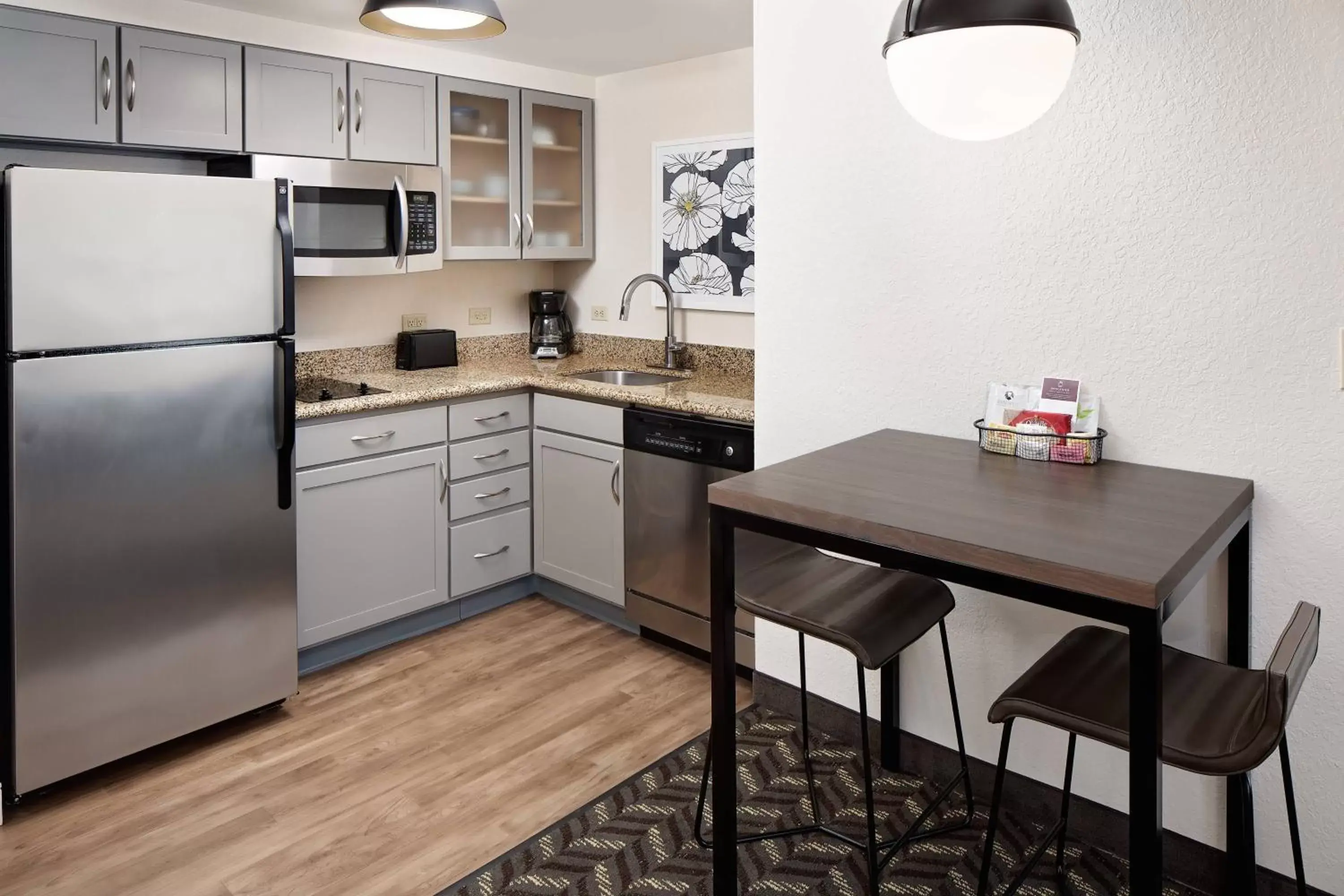 Kitchen or kitchenette, Kitchen/Kitchenette in Residence Inn Boston Dedham