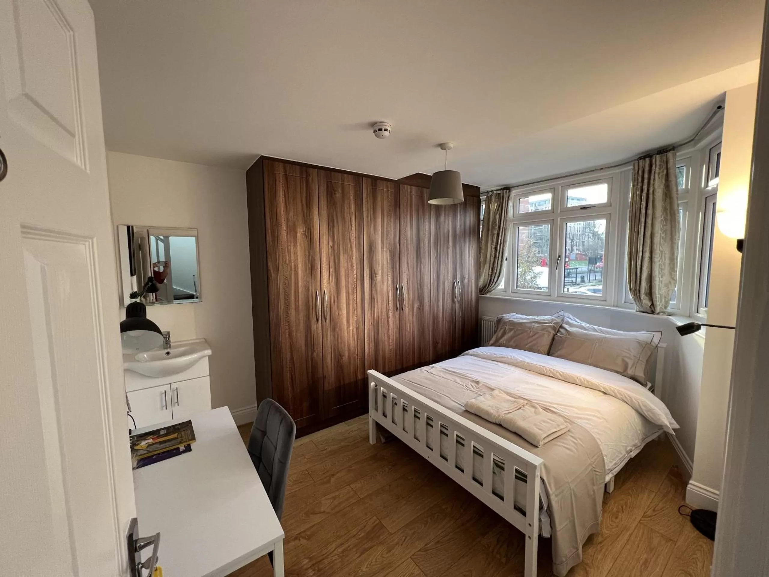 Bedroom, Bed in 4 Wharncliffe Drive