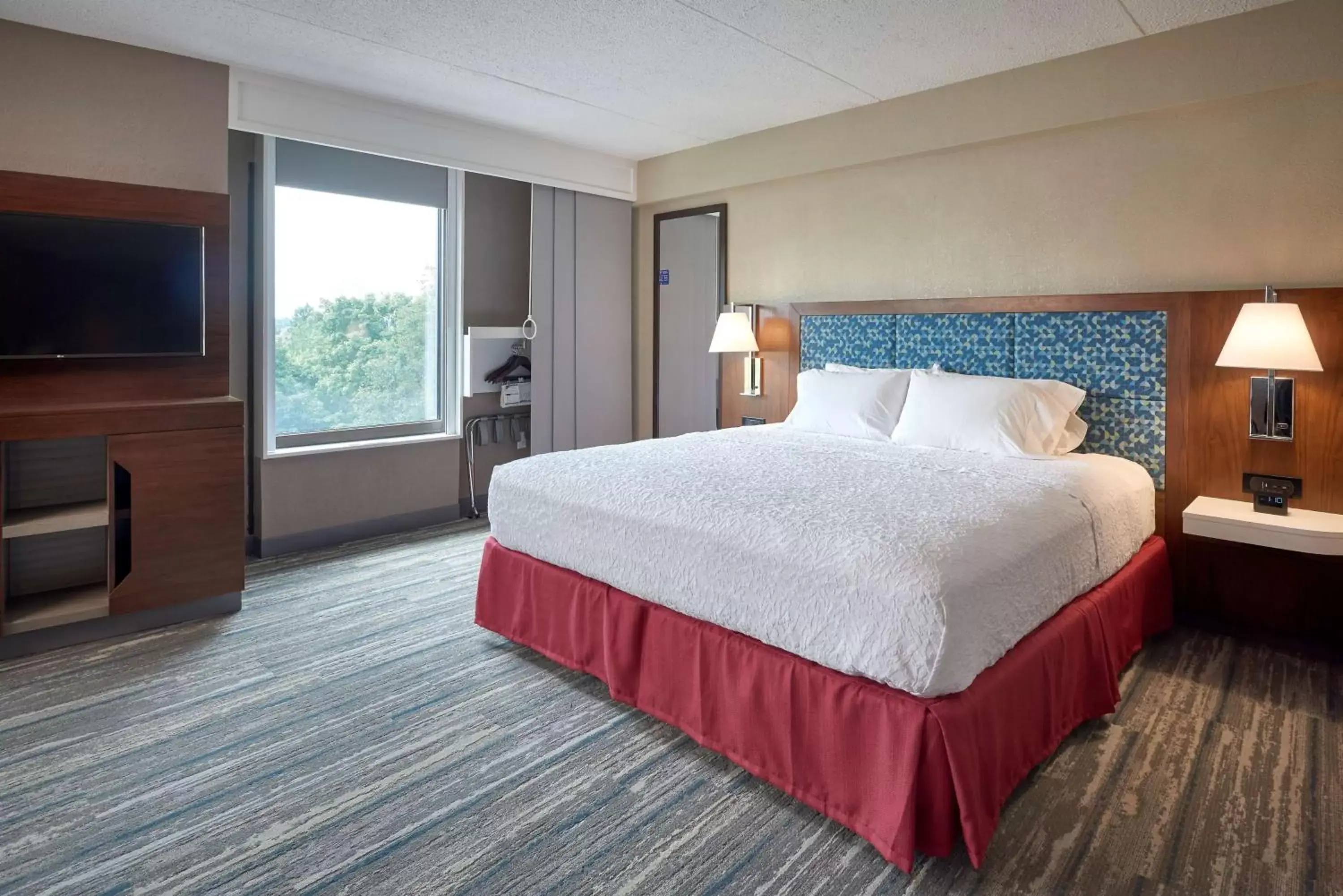 Bed in Hampton Inn by Hilton Harrisburg West