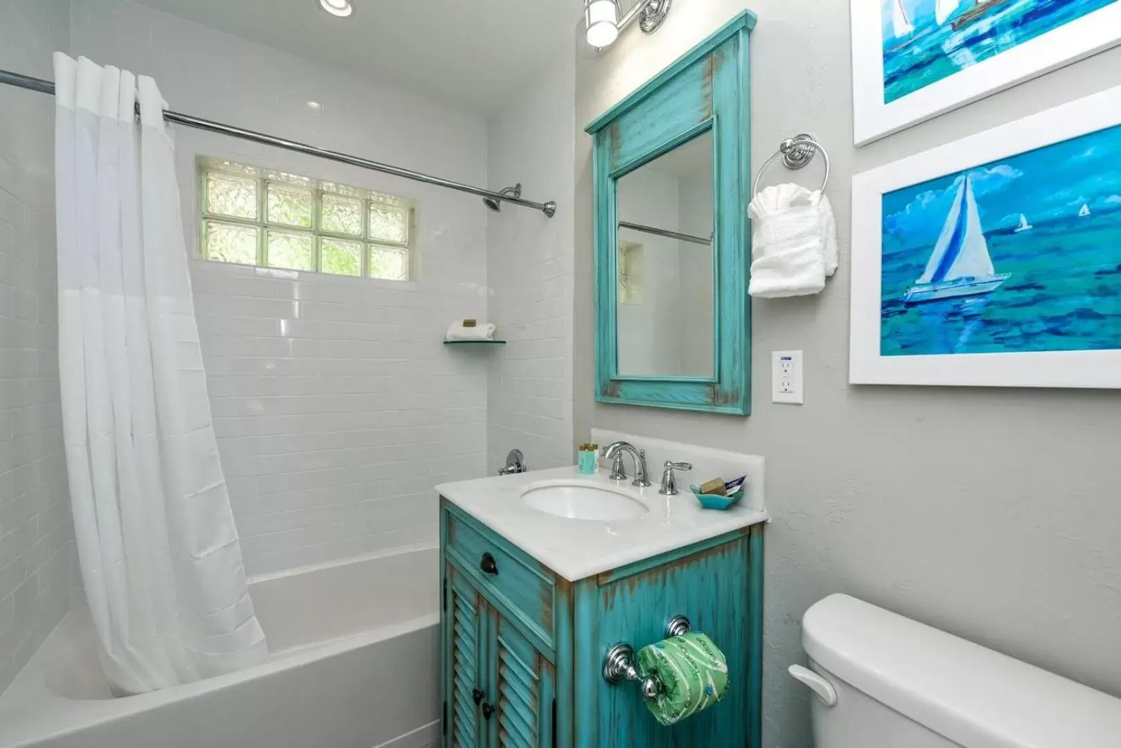 Bathroom in Tropical Breeze Resort