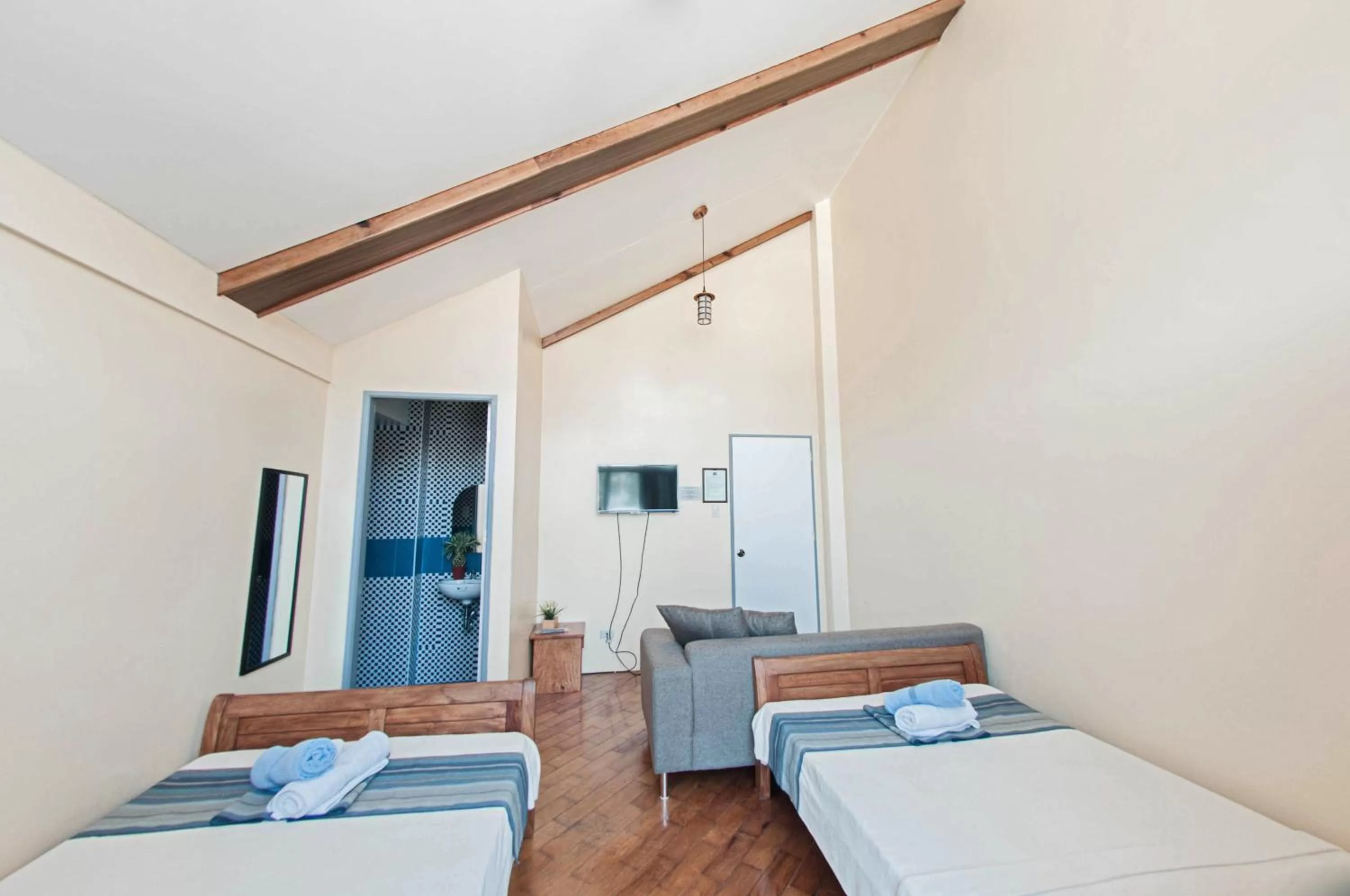 Bed in The Half House by Elmar Cabin