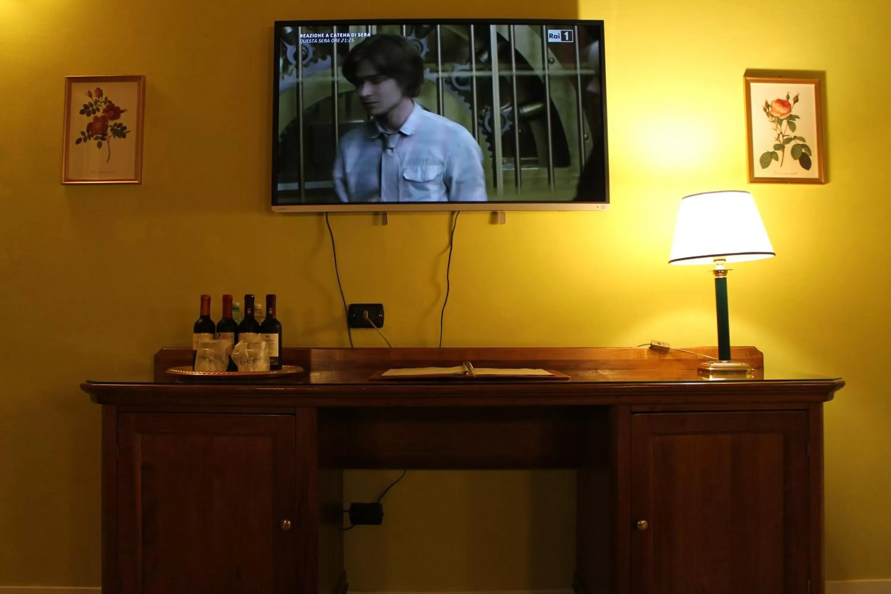 Decorative detail, Kitchen/Kitchenette in Hotel Don Carlo