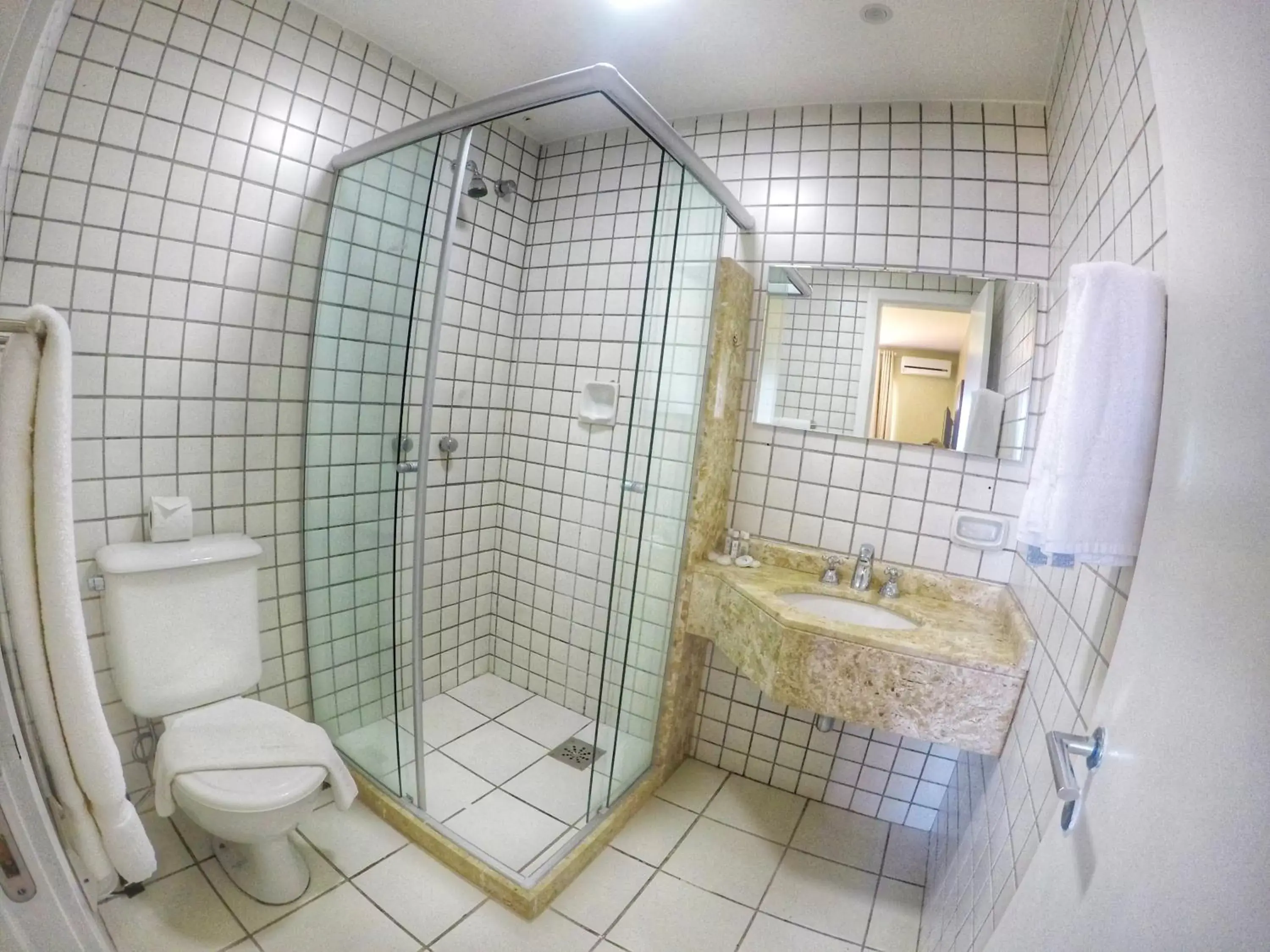 Bathroom in Portogalo Suite Hotel
