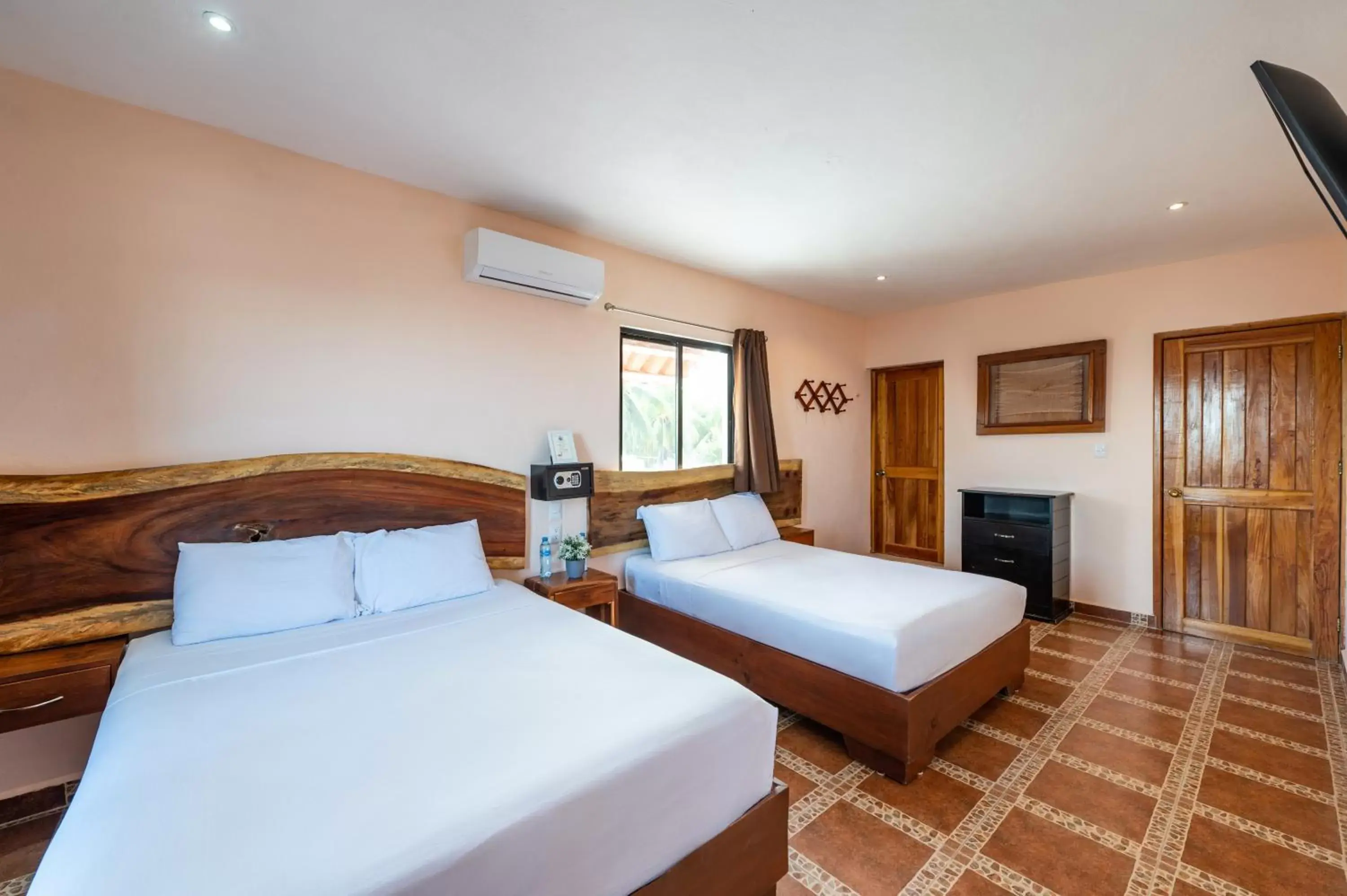 Photo of the whole room, Bed in Posada El Perico Marinero