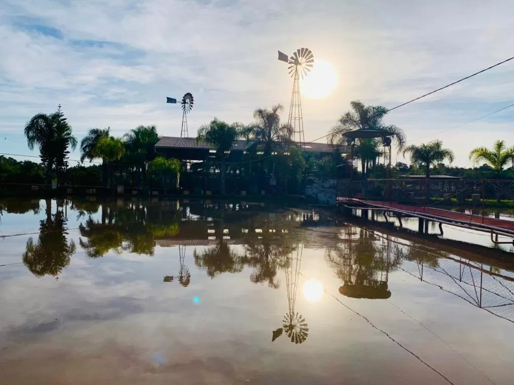 Lake view, Swimming Pool in Repouso do Tchê