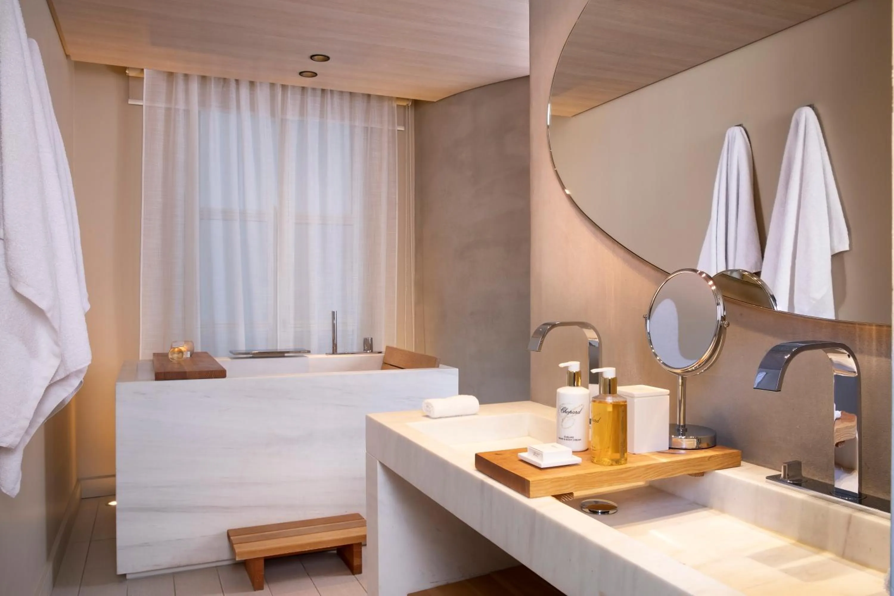 Bathroom, Bed in Hotel de Nell