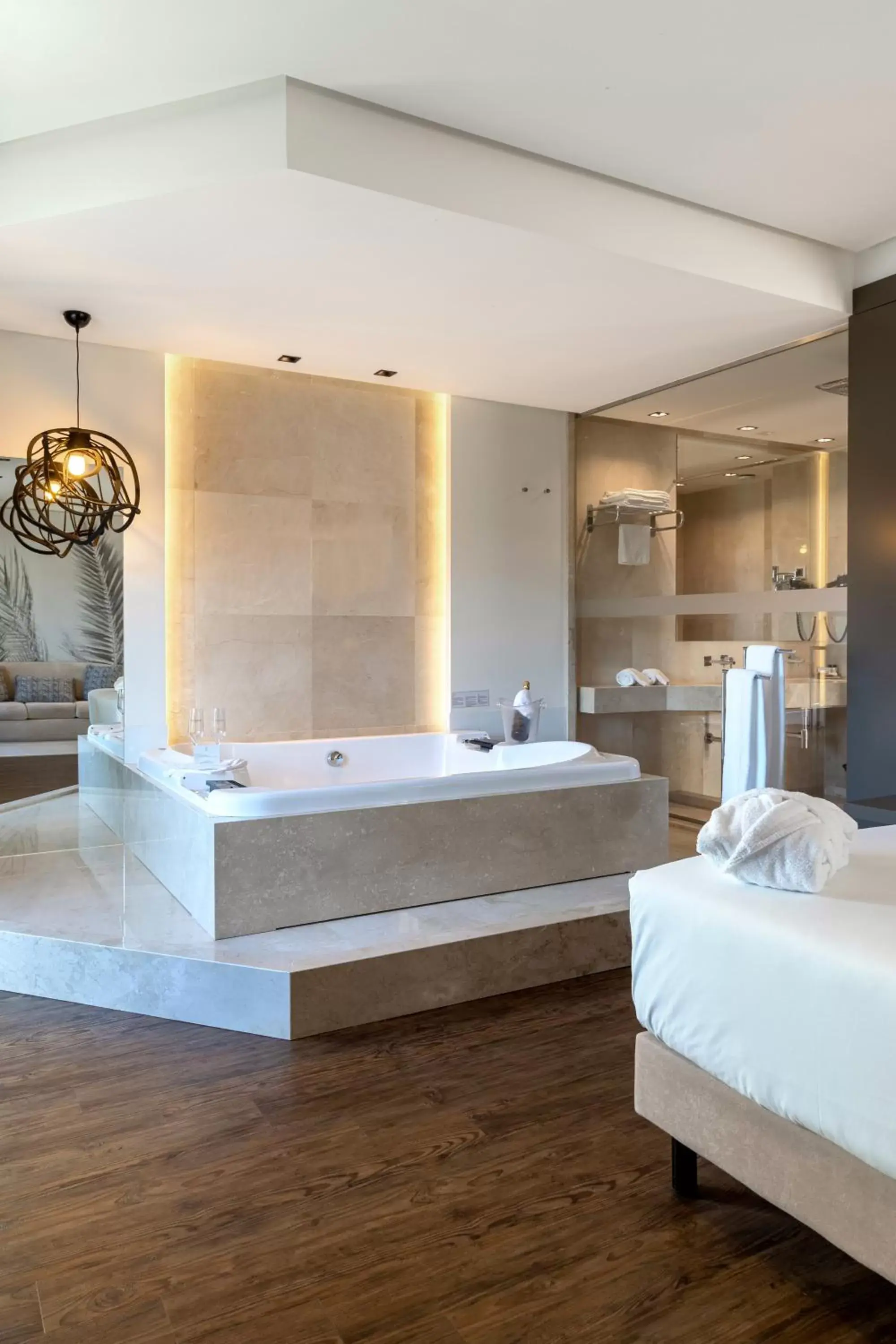 Hot Tub, Bathroom in Hotel Porta do Sol Conference & SPA