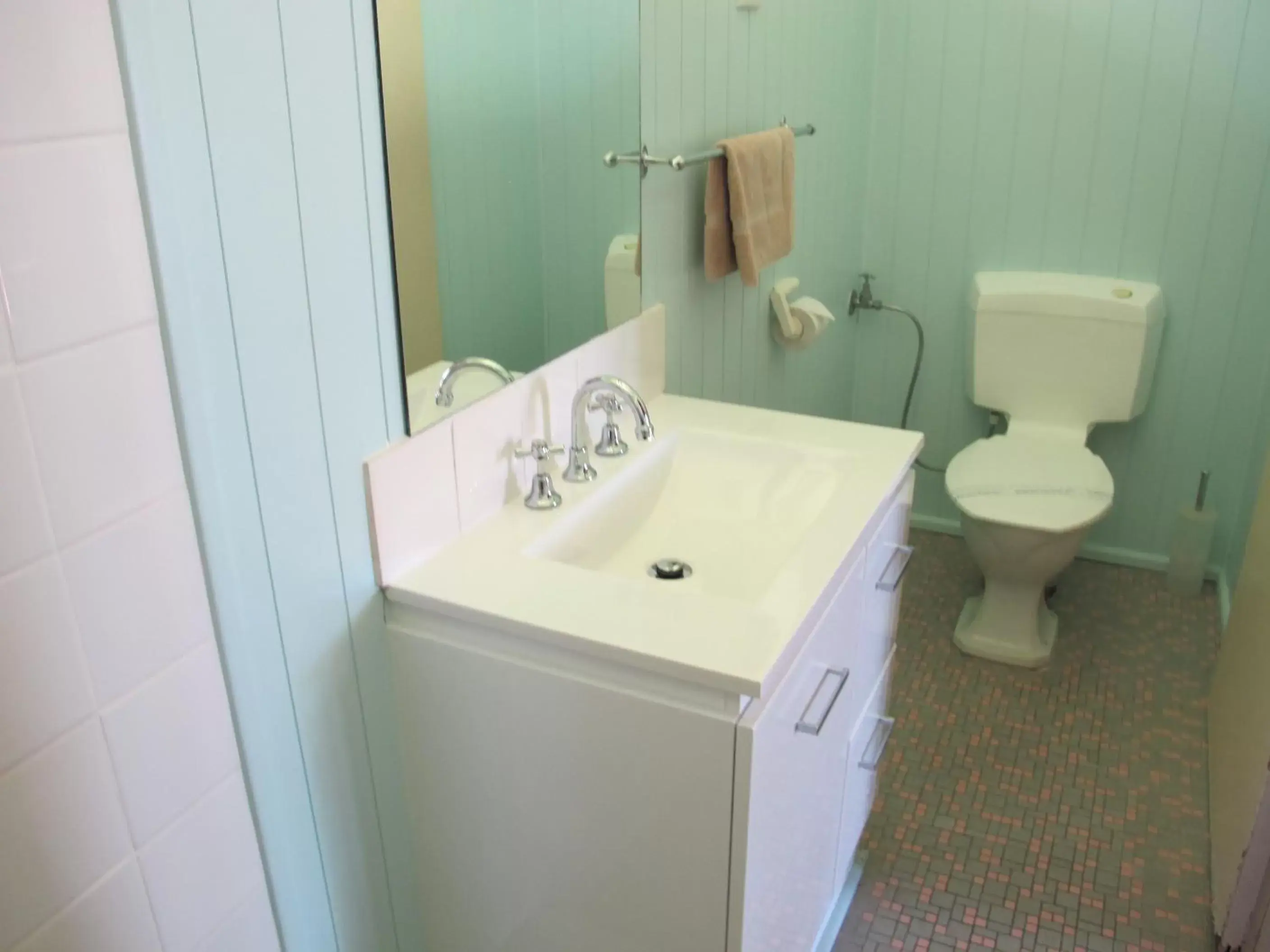 Bathroom in Merimbula Gardens Motel