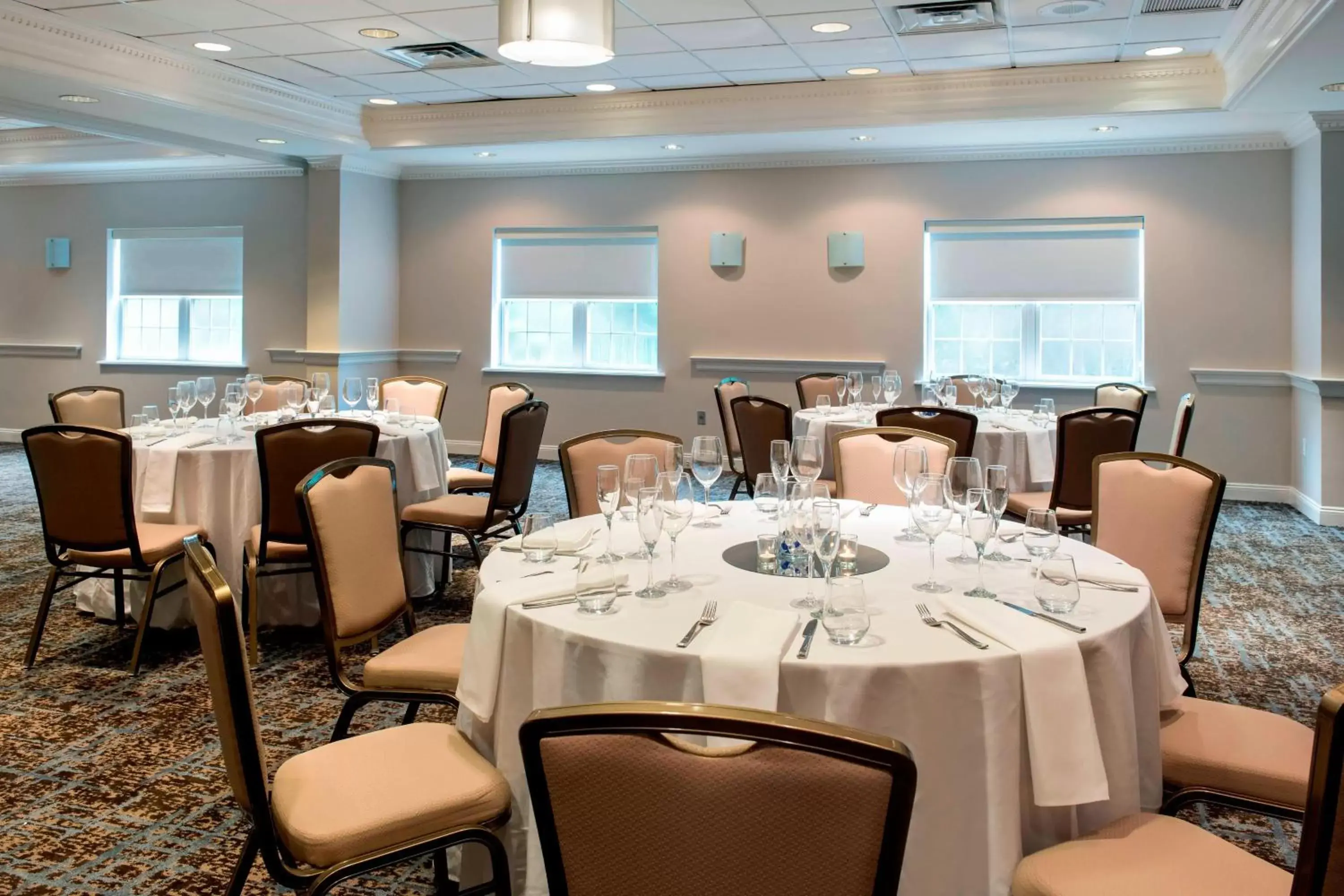 Meeting/conference room, Restaurant/Places to Eat in Delta Hotels by Marriott Basking Ridge