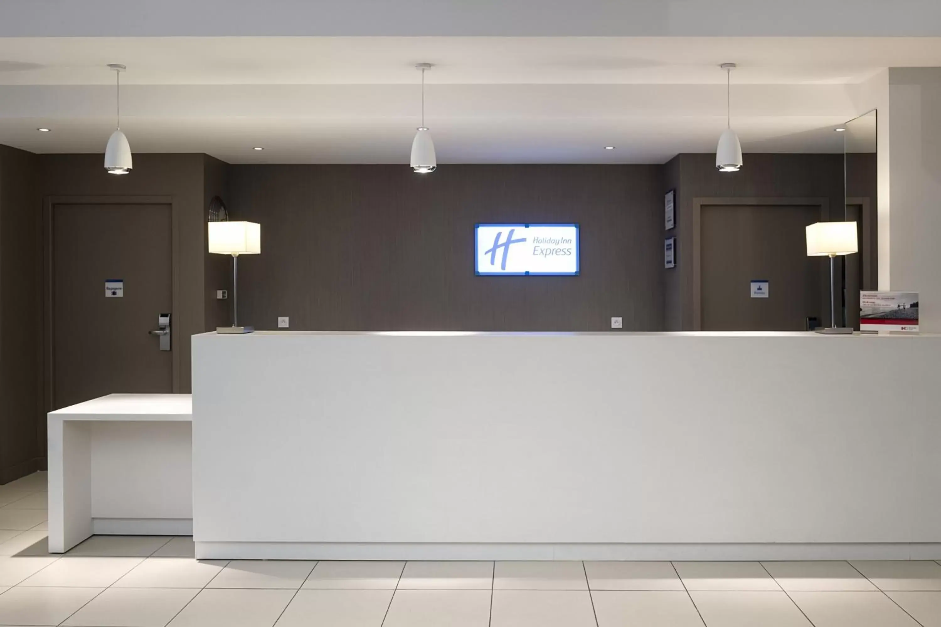 Property building, Lobby/Reception in Holiday Inn Express Lille Centre, an IHG Hotel