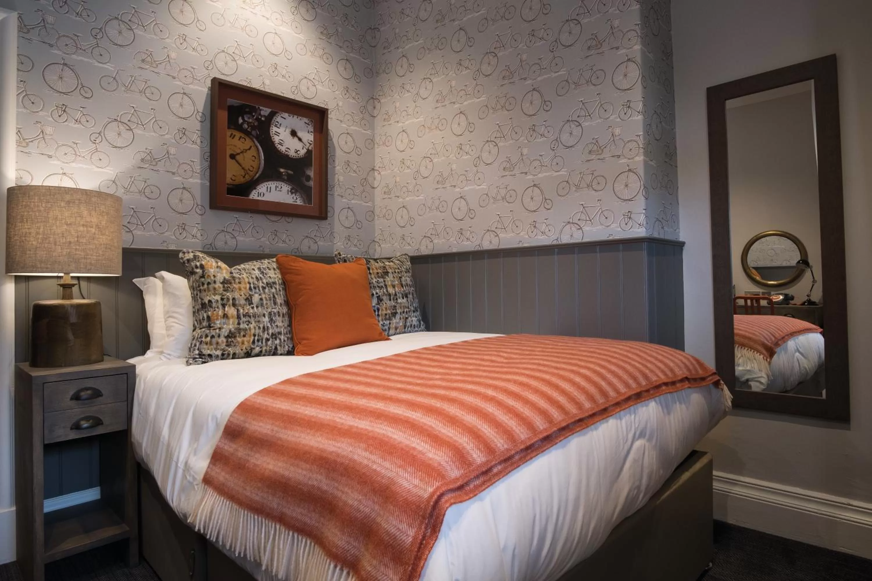 Bedroom, Bed in Toll House Inn