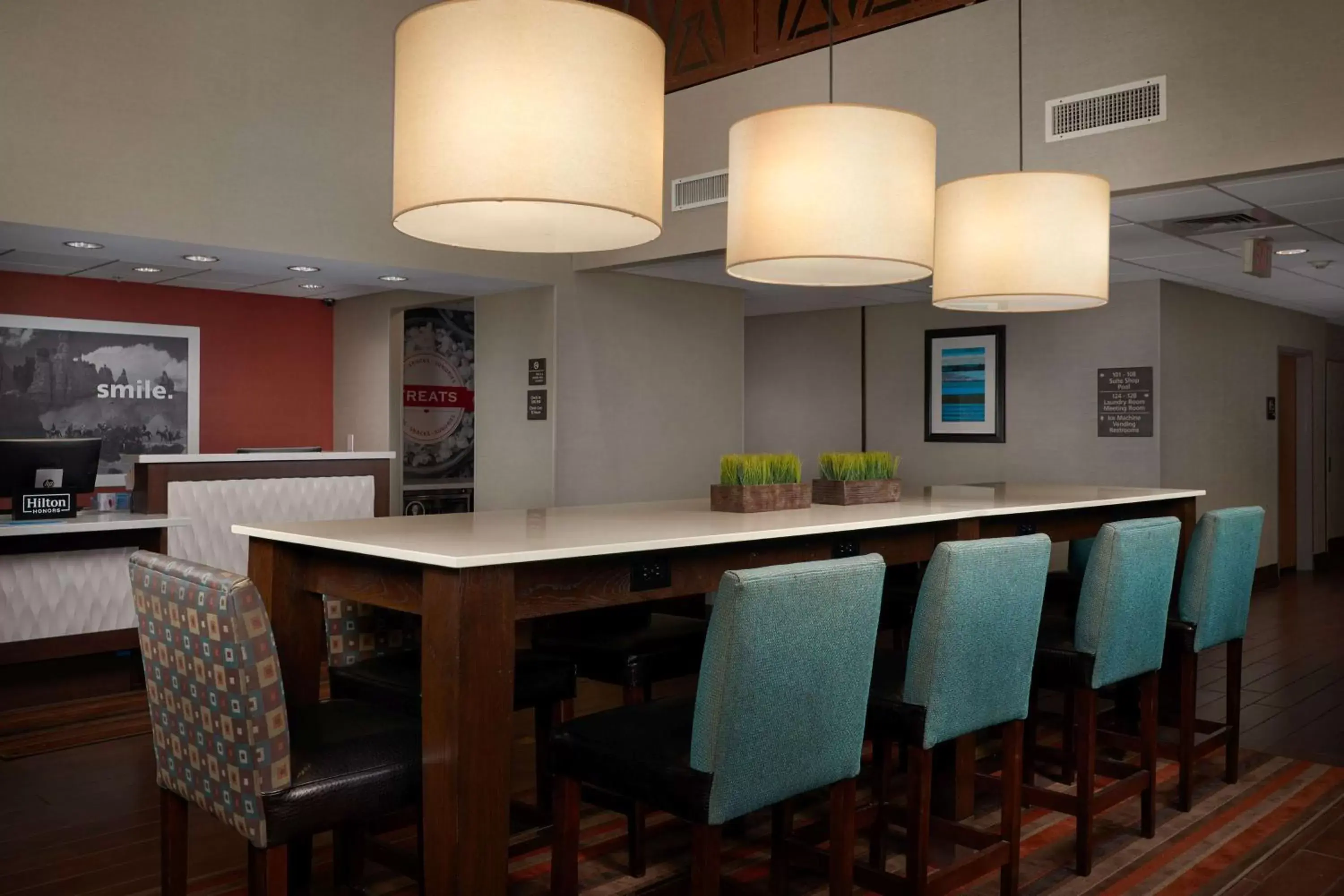 Lobby or reception, Lounge/Bar in Hampton Inn Glendale-Peoria