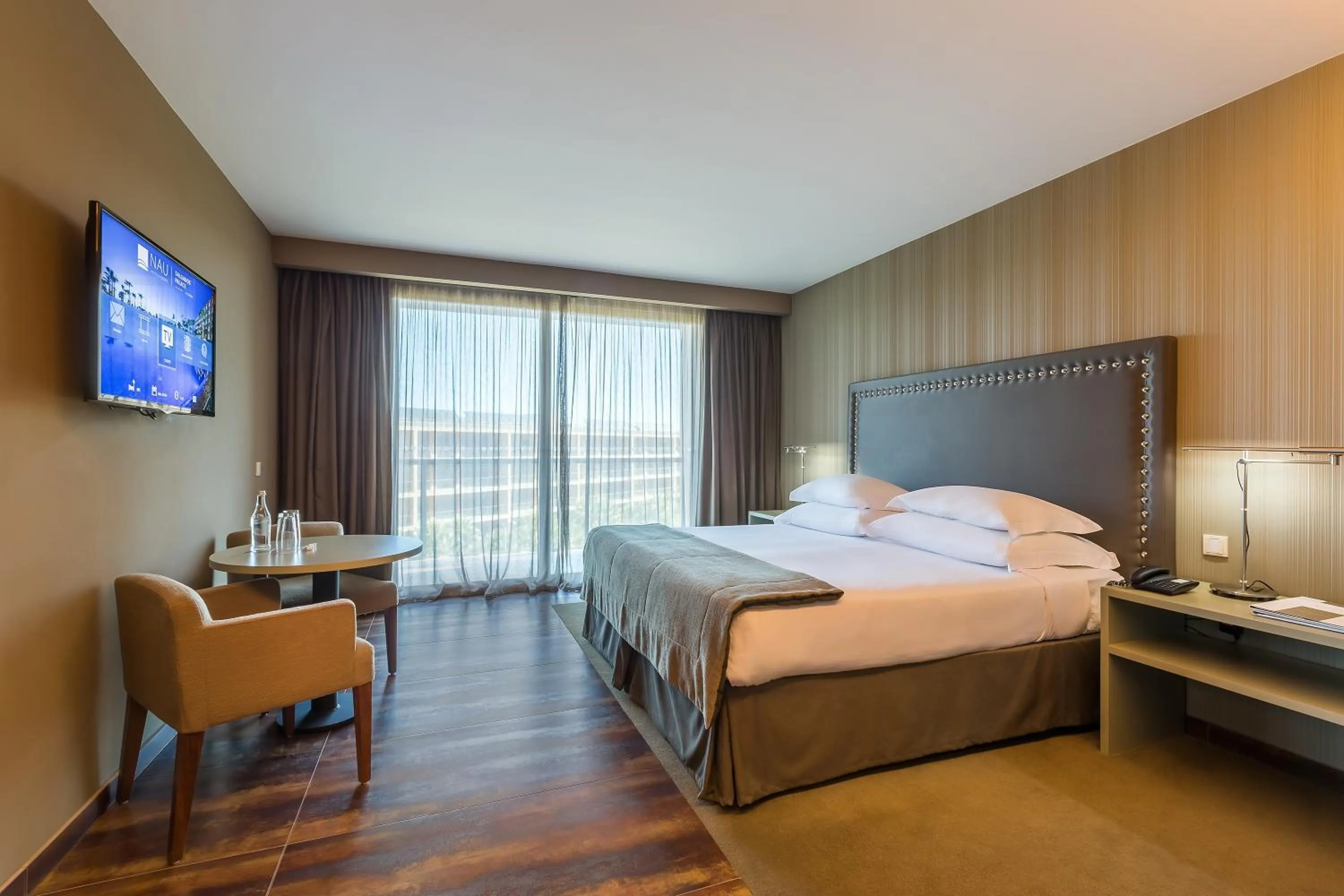 TV and multimedia, Bed in Salgados Palace